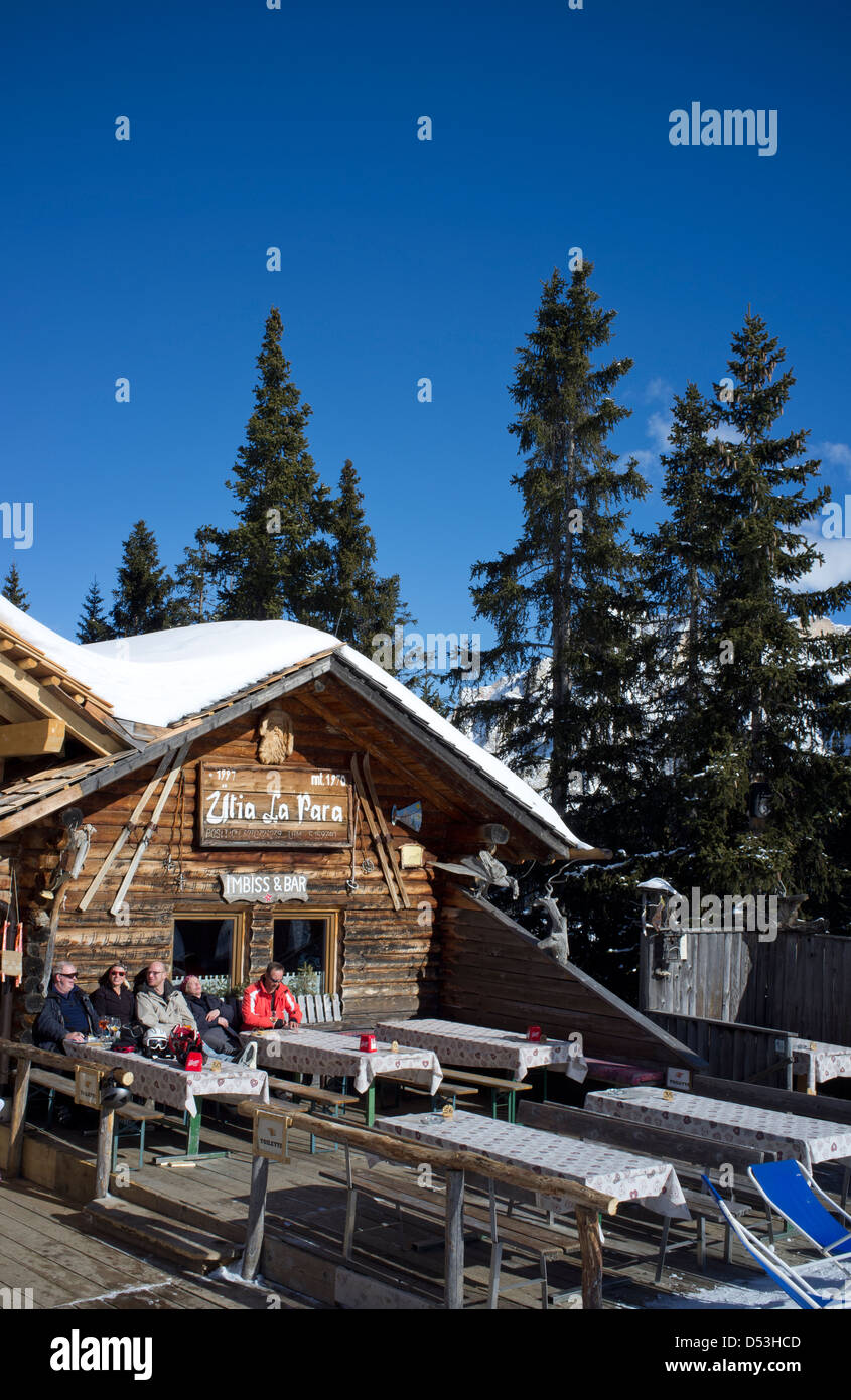 Ein Bergrestaurant im Skigebiet Alta Badia in den Dolomiten in Südtirol, Stockfoto