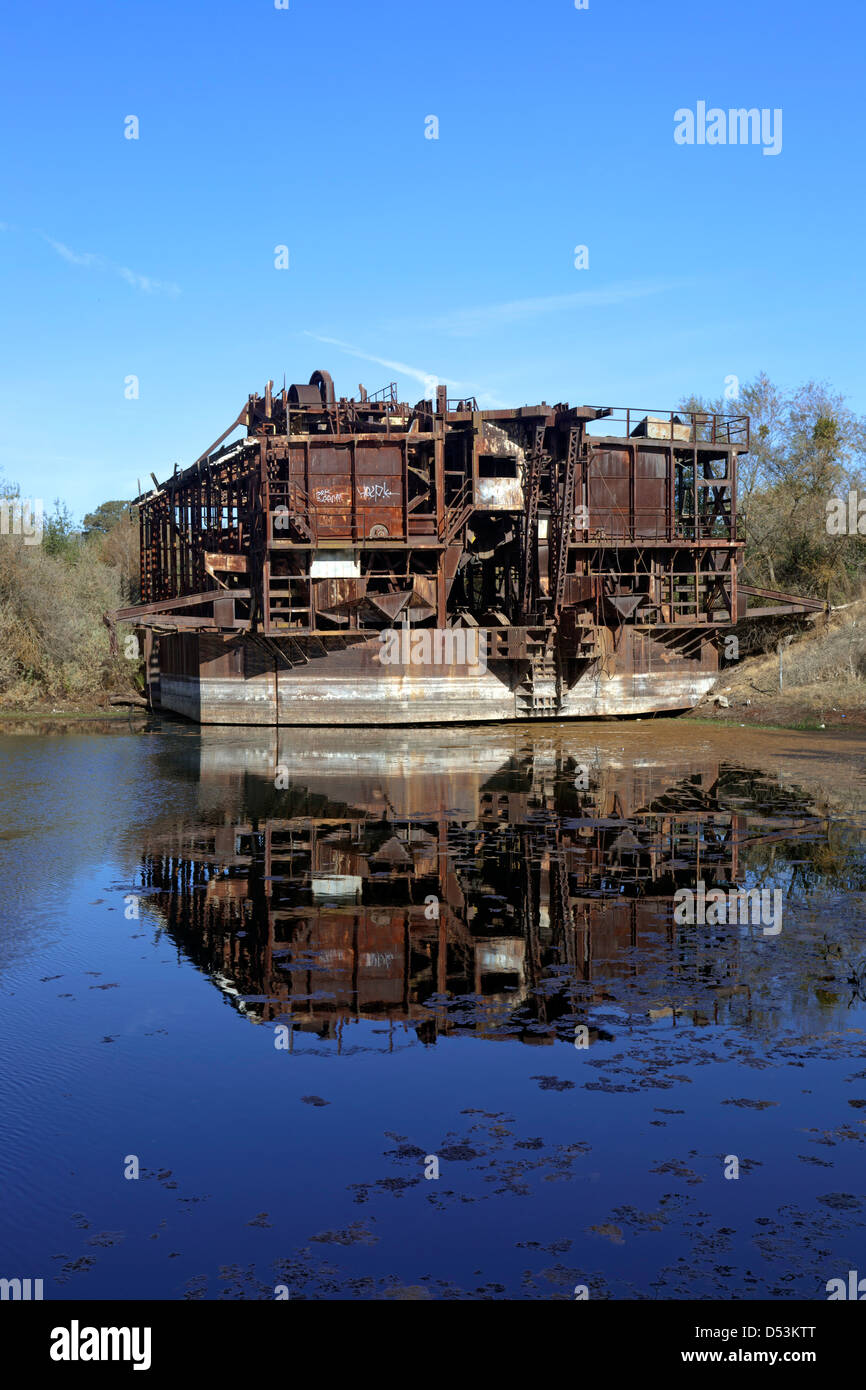 Tuolomne Gold Dredge, im Leerlauf seit 1951 sich in der Nähe von ehemaligen Bergbau-Stadt von La Grange, in Kalifornien Gold Country befindet. Stockfoto