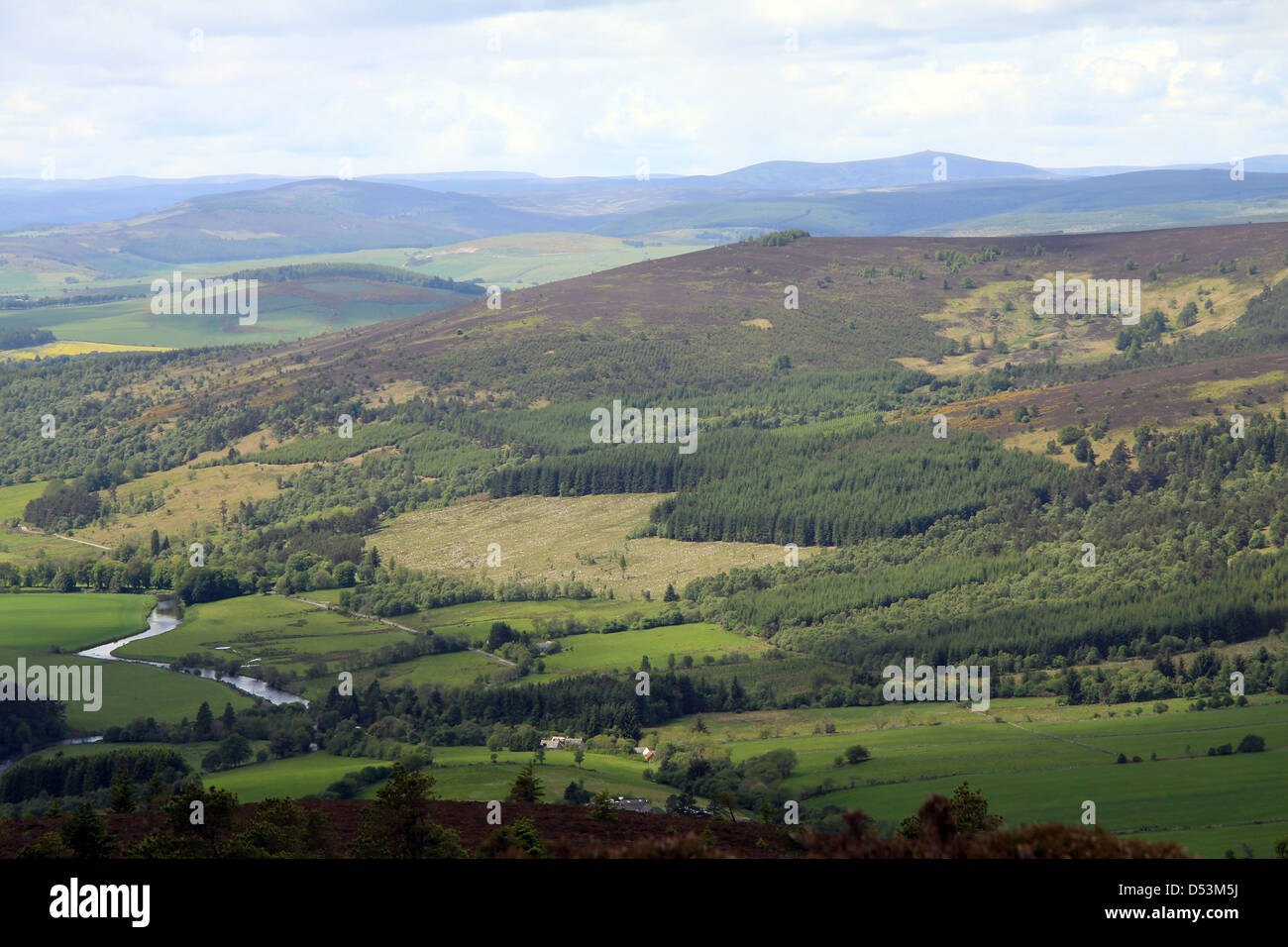 Vale von Alford von Millstone Hill mit dem Fluss Don in den Vordergrund, Aberdeenshire Stockfoto