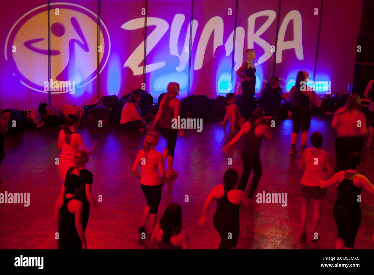 Zumba Dance Fitness Class Women Stockfotos Zumba Dance Fitness