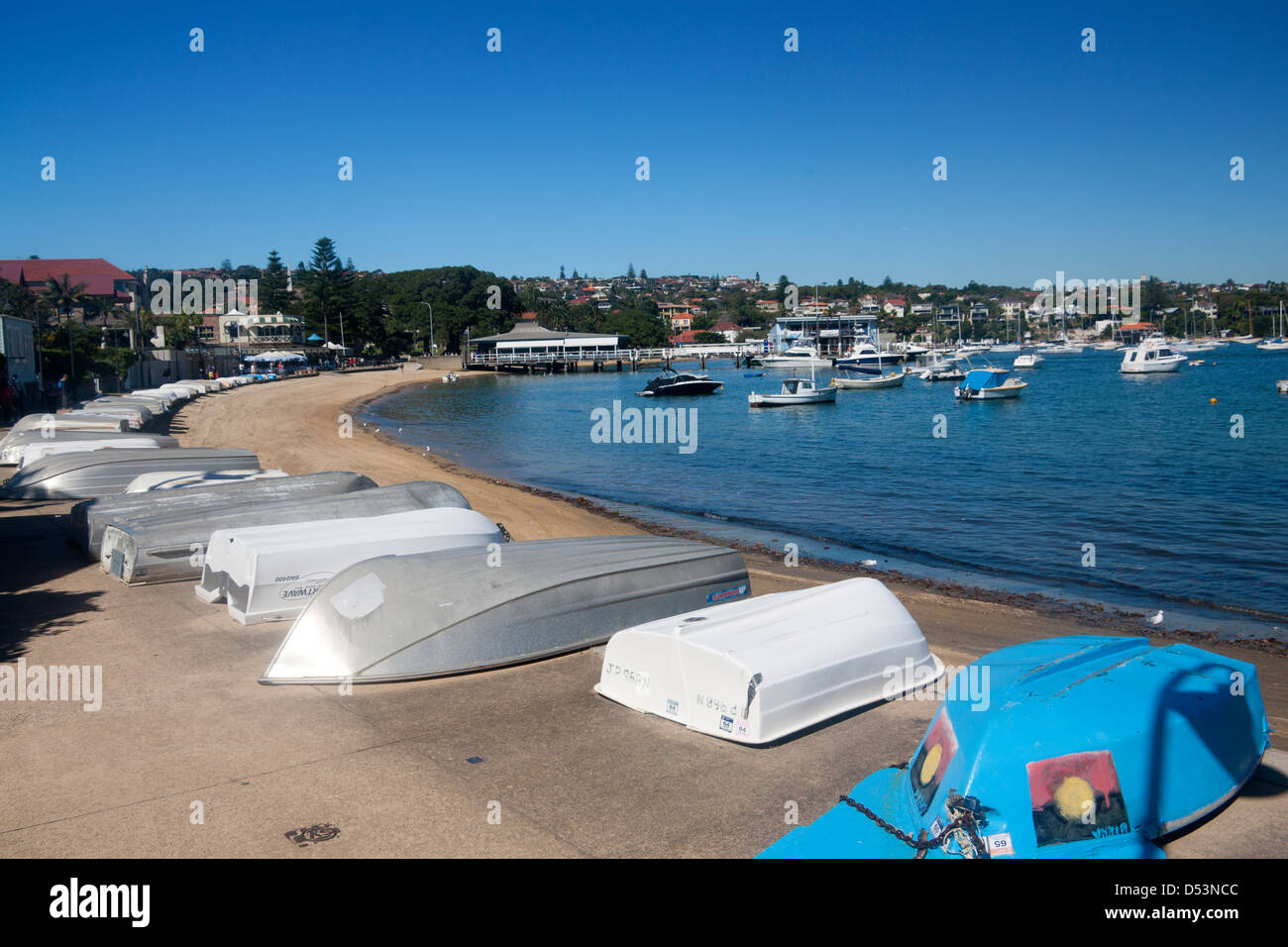 Watsons Bay Beach mit umgedrehten Booten im Vordergrund Australien Sydney Harbour National Park Sydney New South Wales (NSW) Stockfoto