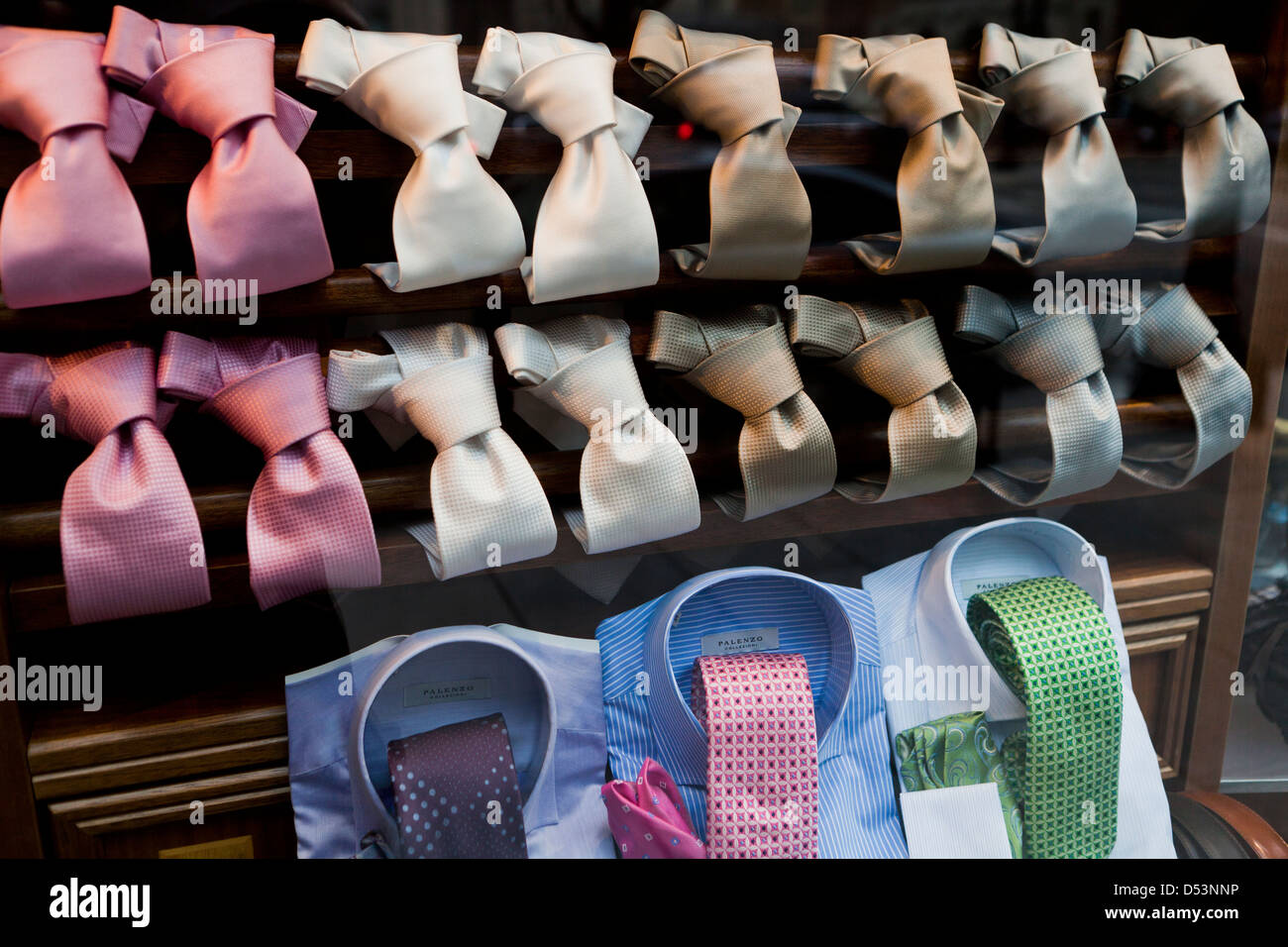 Krawatten im Schaufenster - USA Stockfoto
