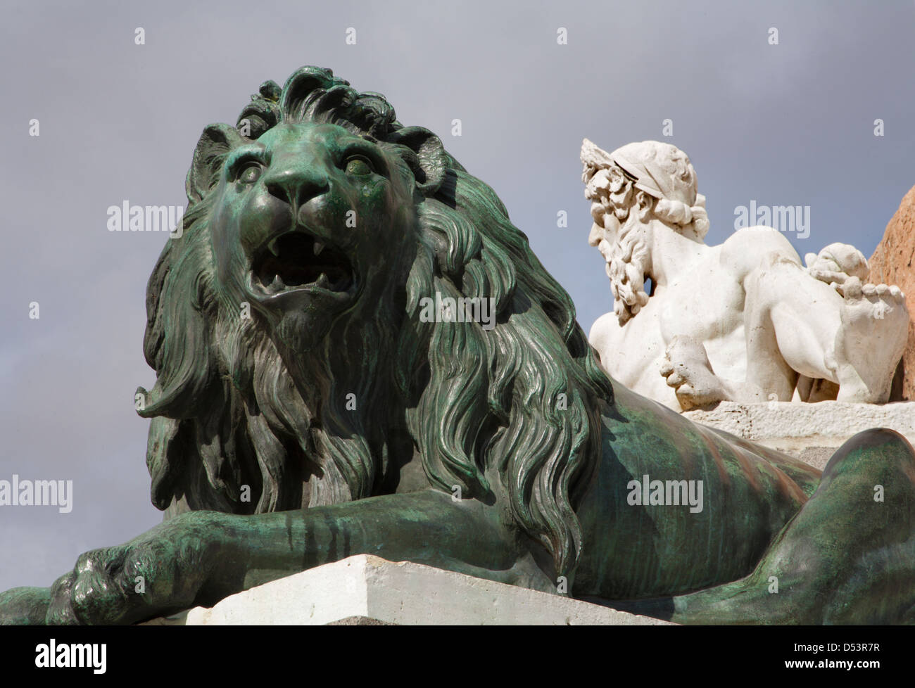 Madrid - Löwe von Philip IV von Spanien Denkmal für die Oper aus dem Jahr 1843. Stockfoto