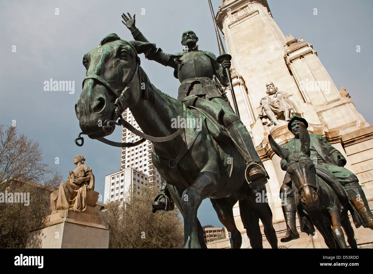 Madrid - Don Quijote und Sancho Panza vom Cervantes-Denkmal des Bildhauers Lorenzo Coullaut Valera (1925-1930) auf der Plaza Espana. Stockfoto
