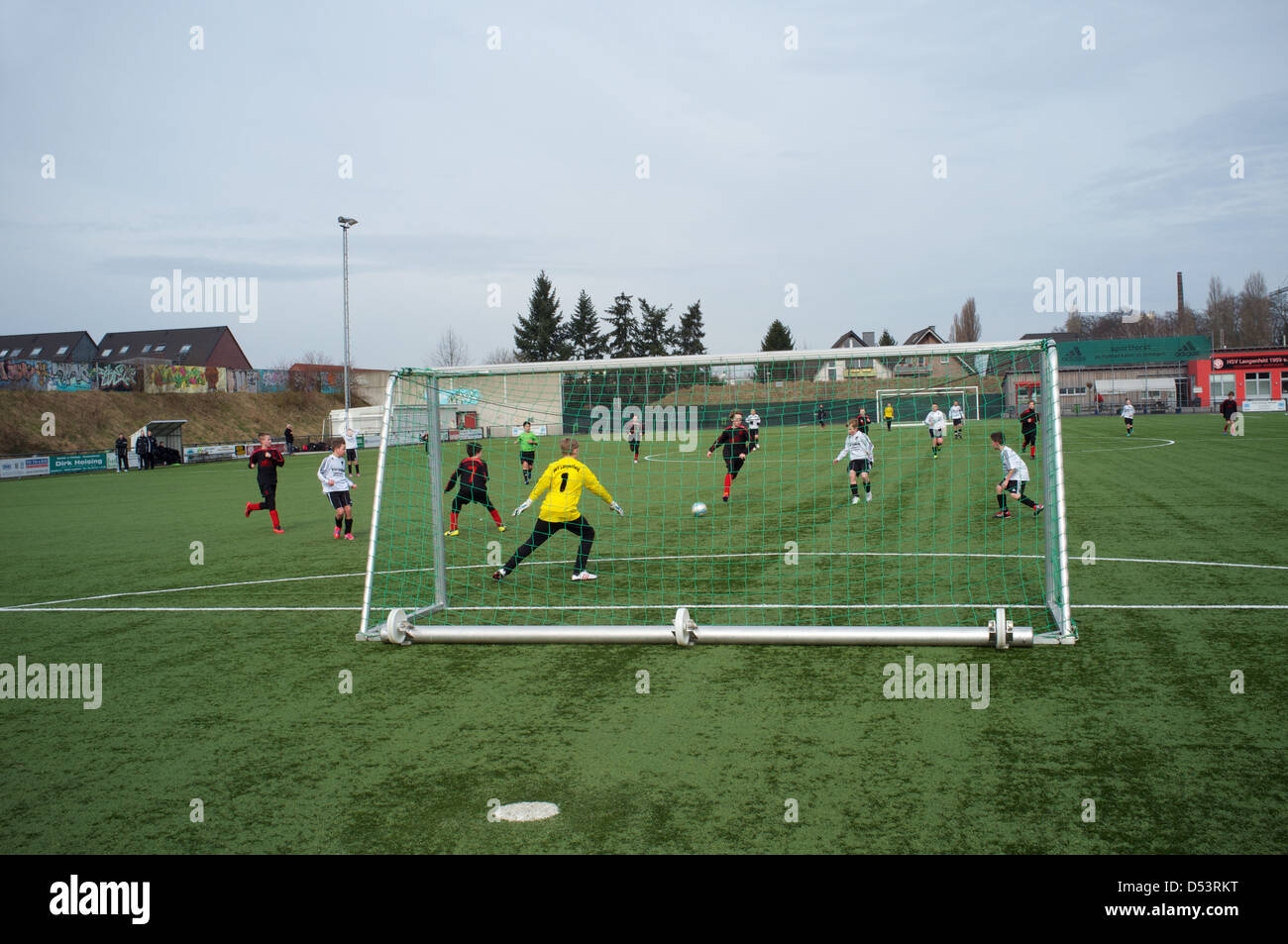 Jungen-Fußballspiel, Langenfeld (1. von 4 Fotos in Folge) Stockfoto