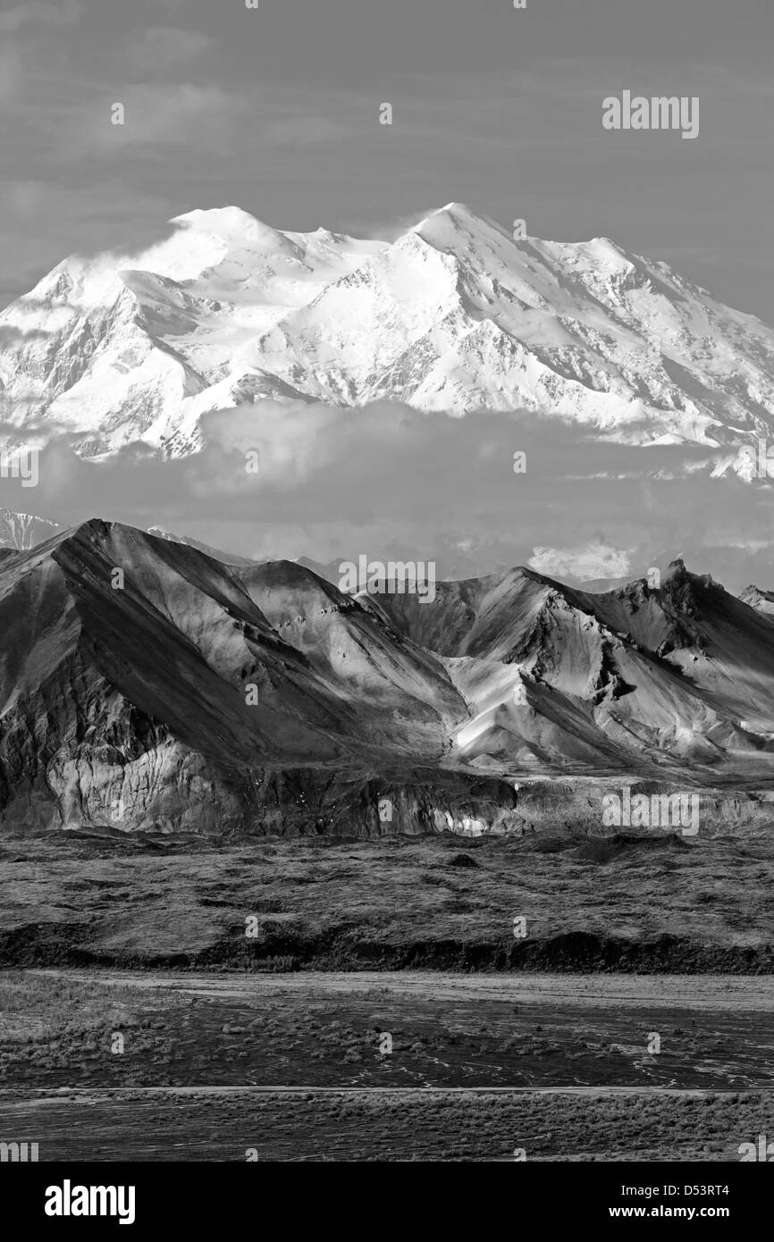 Mt. McKinley (Denali Berg), höchster Punkt in Nordamerika (20.320') gesehen von der Westseite des Denali-Nationalpark, AK Stockfoto