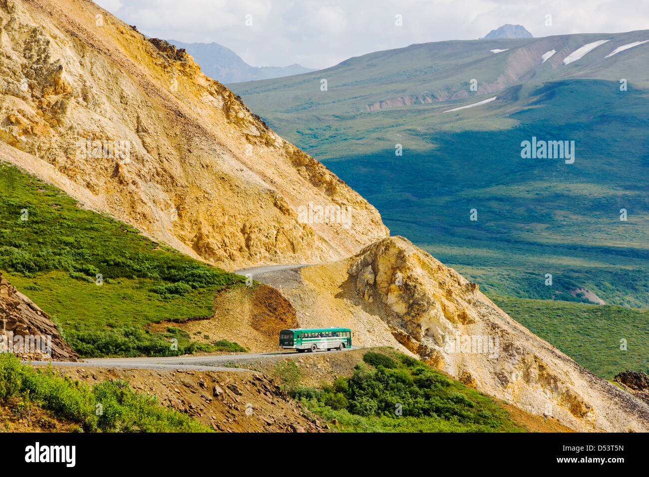 Shuttle-Busse Besucher auf den begrenzten Zugang Denali Park Road, Denali National Park & zu bewahren, Alaska, USA Stockfoto