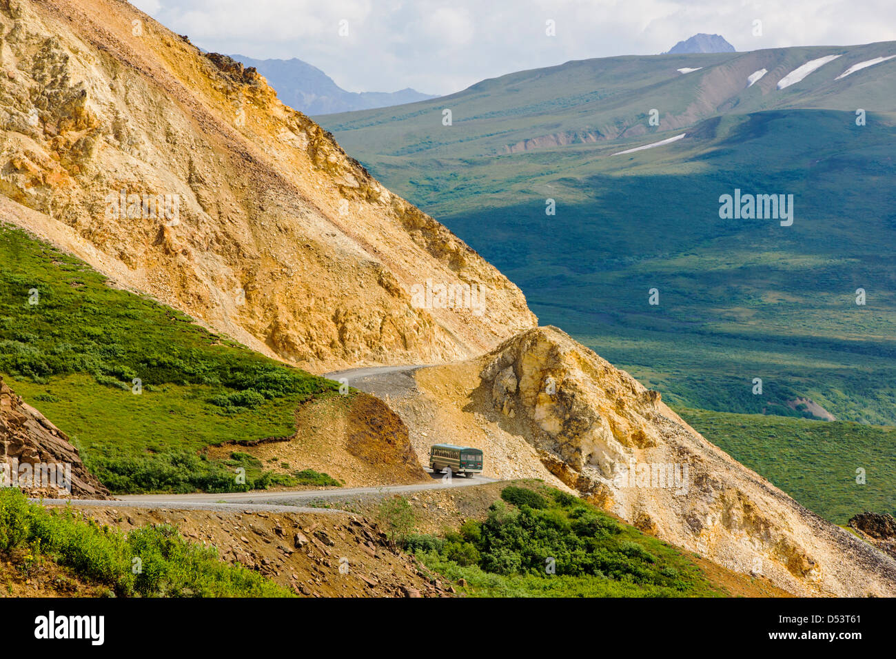 Shuttle-Busse Besucher auf den begrenzten Zugang Denali Park Road, Denali National Park & zu bewahren, Alaska, USA Stockfoto
