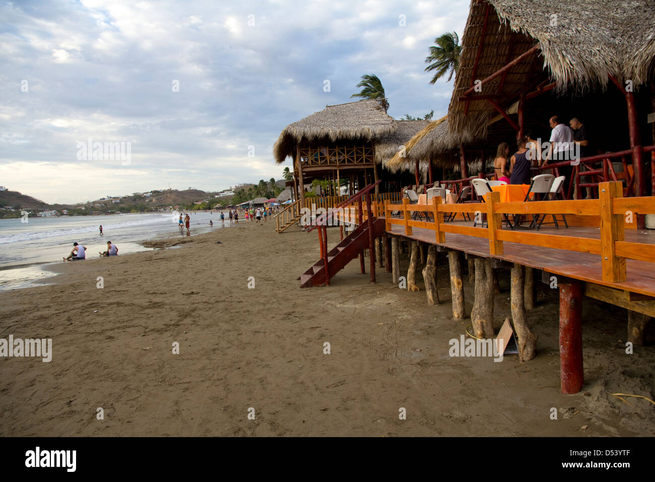 Strohdach Strand-Bars, Restaurants und Geschäfte, San Juan del Sur, Nicaragua Stockfoto