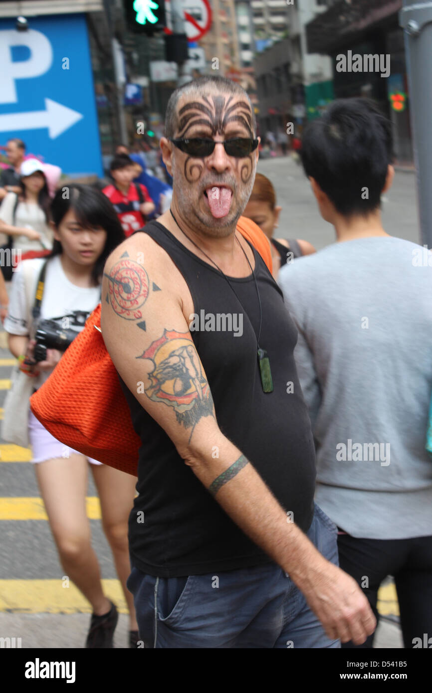 New Zealand Rugby-Fan macht seinen Weg nach Hong Kong Rugby Sevens Stockfoto