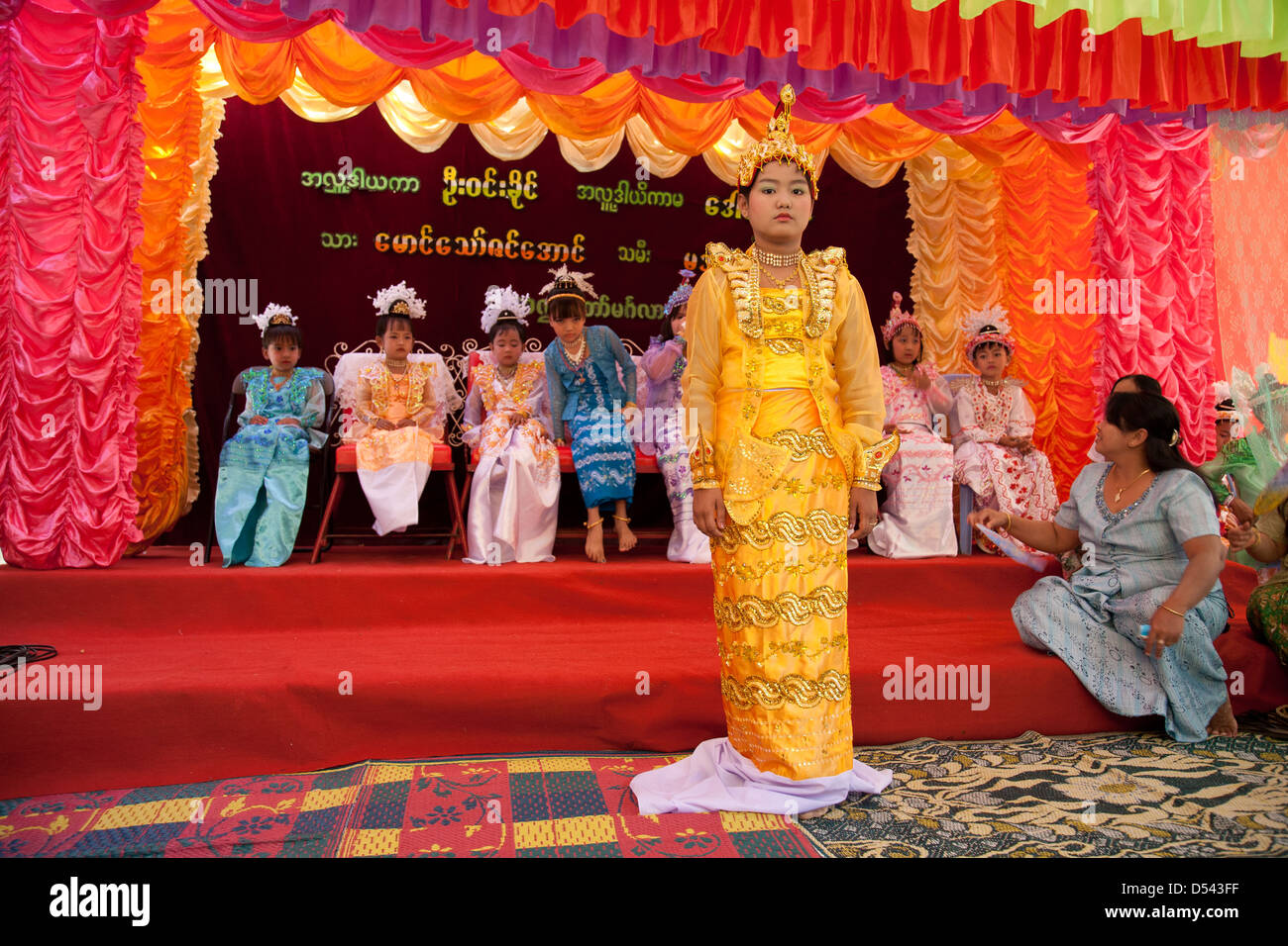 Mönch Novizenweihen (Shin-Byu) Zeremonie in New Bagan Myanmar Stockfoto