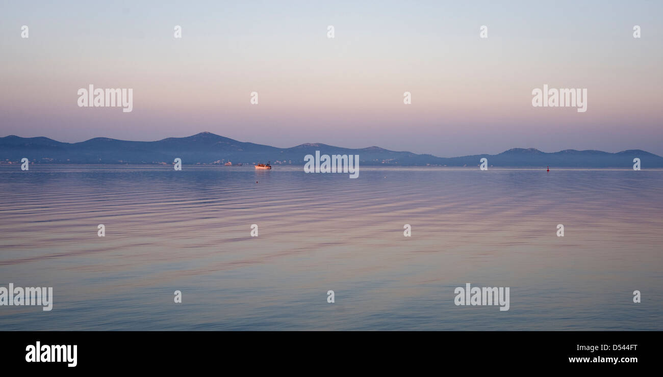 Weiches Licht über dem Wasser, dalmatinische Küste Stockfoto