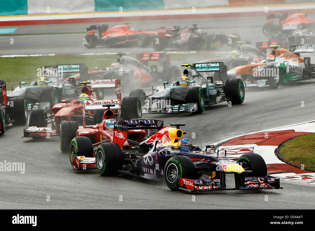 Kuala Lumpur, Malaysia. 24. März 2013.  Motorsport: FIA Formula One World Championship Grand Prix von Malaysia, 2013 beginnen. #1 Sebastian Vettel (GER, Infiniti Red Bull Racing), #3 Fernando Alonso (ESP, Scuderia Ferrari), #4 Felipe Massa (BRA, Scuderia Ferrari) Stockfoto