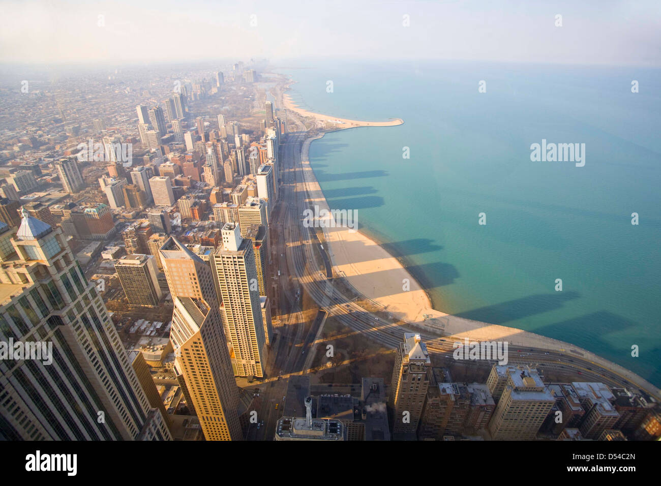 Chicago und Lake Michigan aus dem 94. Stockwerk des John Hancock Building, Chicago, Illinois Stockfoto