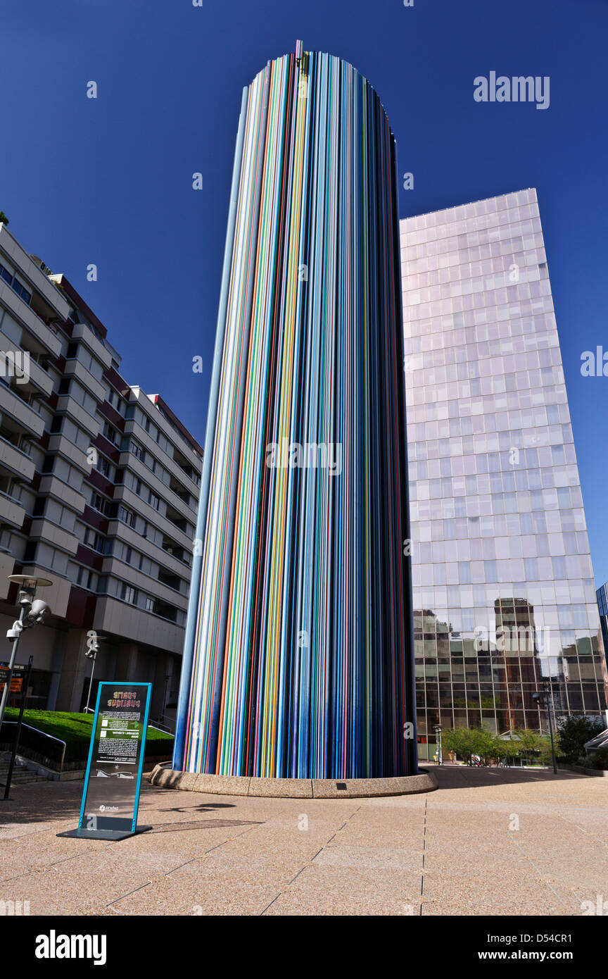 Farbenfrohe moderne Kunstwerke im Geschäftsviertel La Défense, Paris, Frankreich Stockfoto
