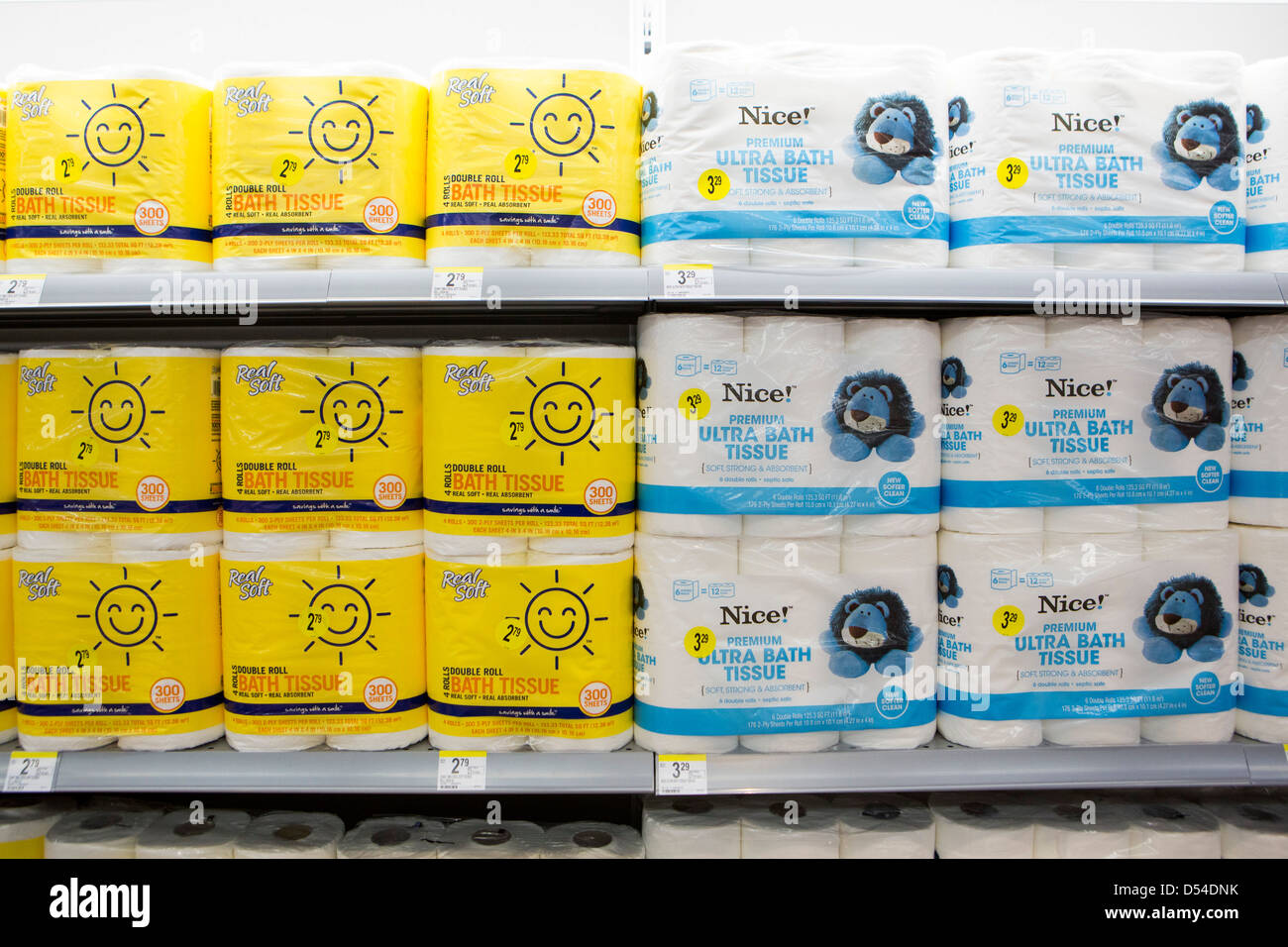 Toilettenpapier auf dem Display an einem Walgreens Flagship-Store. Stockfoto