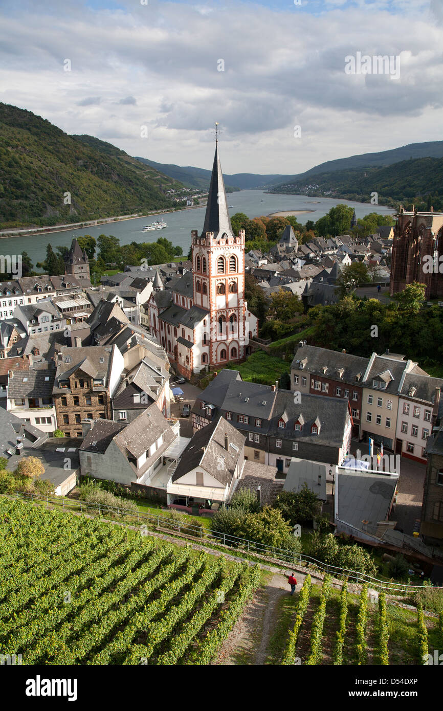 Blick auf die altstadt von bacharach mit der kirche st peter Fotos und