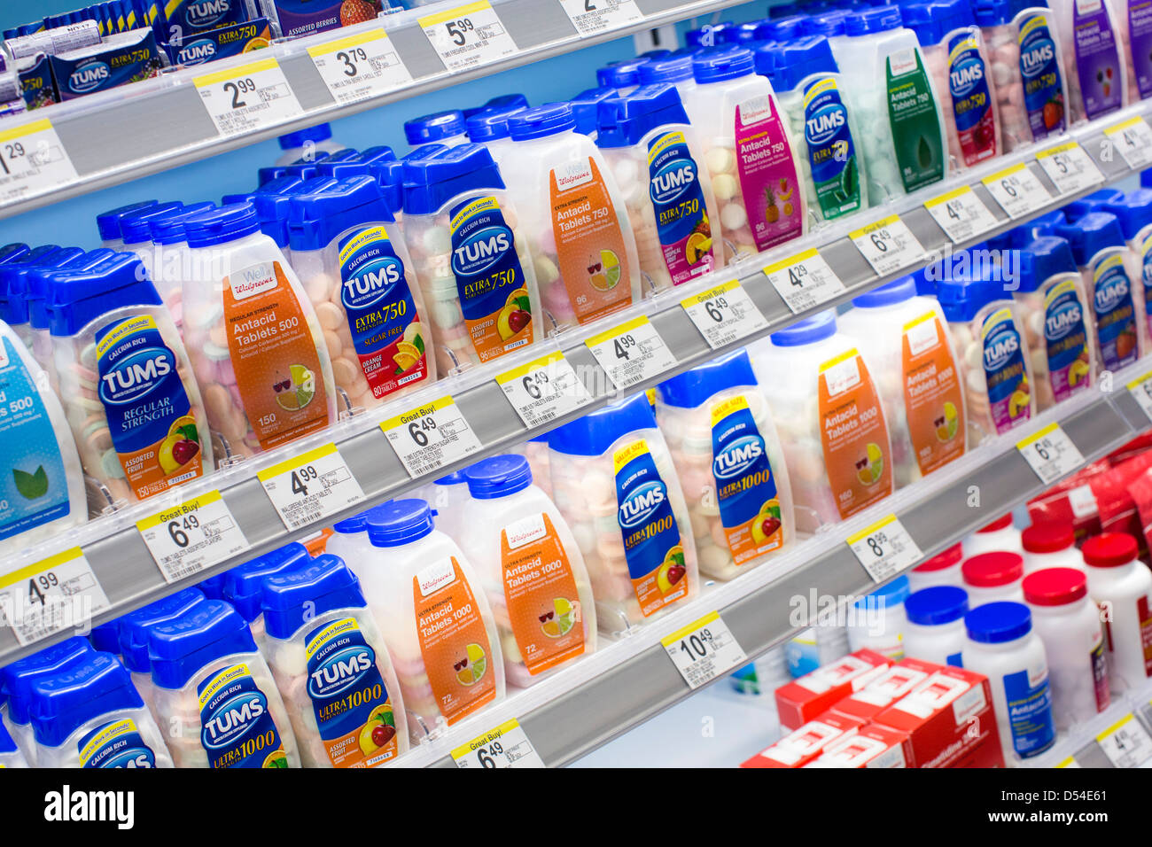 Tums Antacidum Produkte auf dem Display an einem Walgreens Flagship-Store. Stockfoto