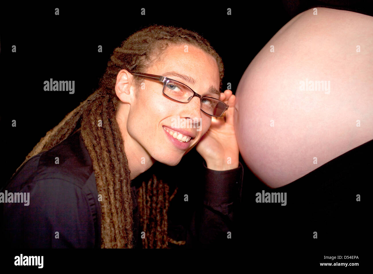 Werdender Vater mit seiner schwangeren Frau Stockfoto