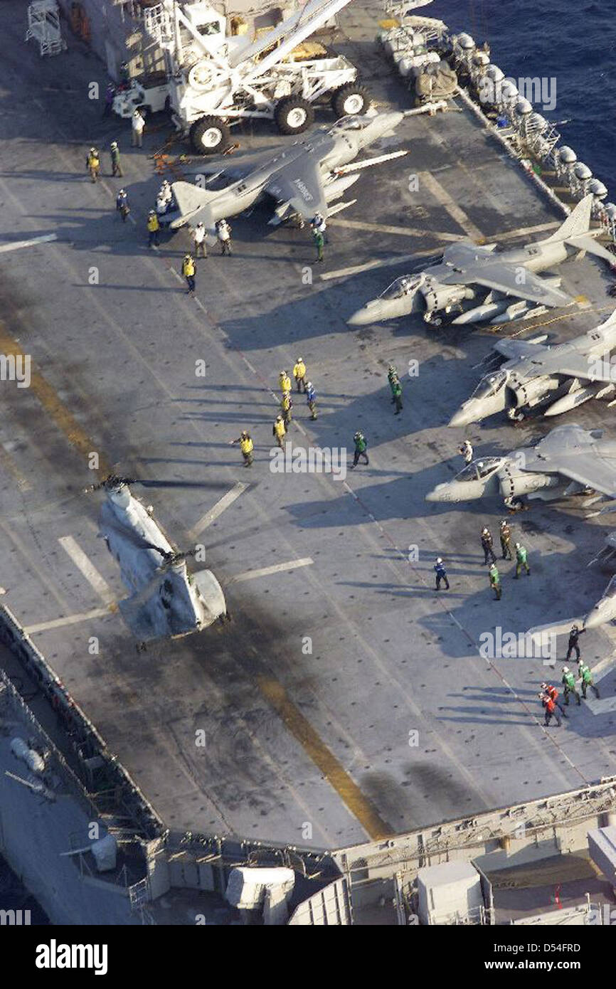 Die USS Essex (LHD 2) ist ein amphibisches Angriffsschiff der US Navy, das Marine Expeditionary Units und Operationen unterstützt. Das Schiff verfügt über eine Luftkisseneinheit für Landungsboote und Angriffsgeschwader mit festem Flügel, was seine Fähigkeiten in amphibischen Kriegsführung und militärischen Einsätzen verbessert. Stockfoto