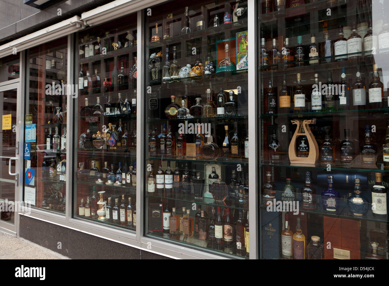 Liquor Store Display-Fenster - USA Stockfoto
