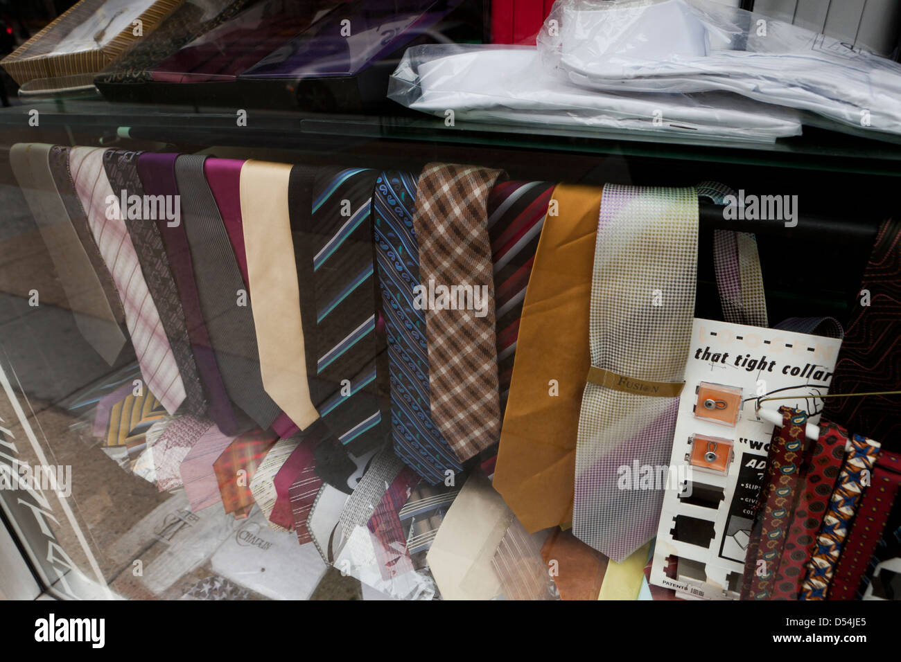 Krawatten im Schaufenster - USA Stockfoto