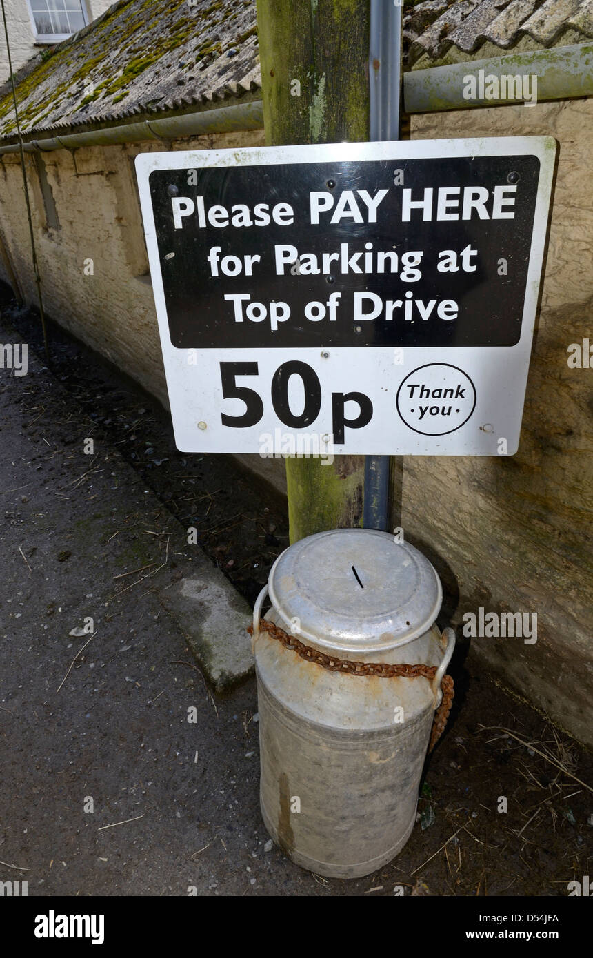 Ein privater Parkplatz Zahlung Punkt auf einer Farm in Cornwall, Großbritannien Stockfoto