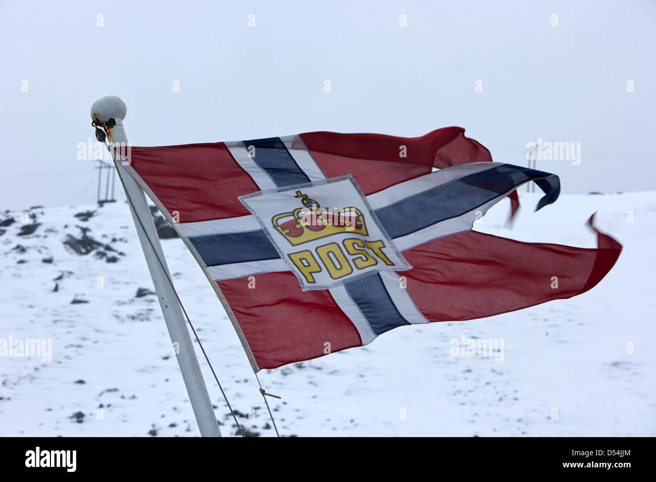 norwegische Post Flagge am Heck des Hurtigruten Küsten Schiff Havoysund Finnmark-Norwegen-Europa Stockfoto