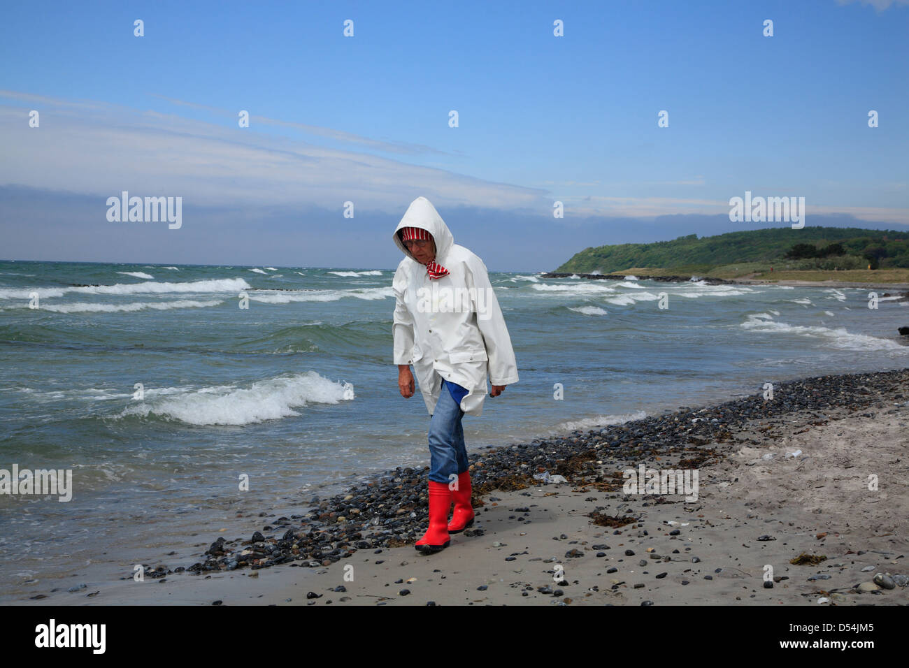 Insel Hiddensee, zu Fuß am stürmischen Strand von Vitte, Mecklenburg Western Pomerania, Deutschland Stockfoto