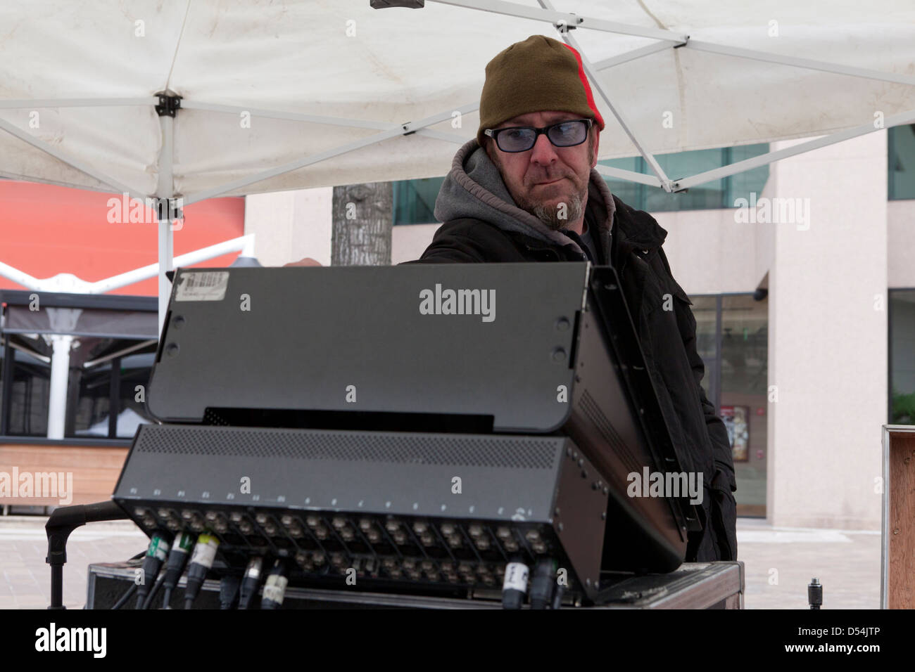 Tontechniker bei einer Outdoor-Veranstaltung - USA Stockfoto