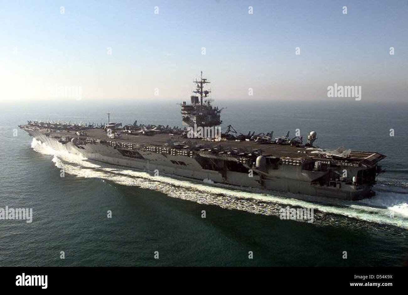 Die USS Enterprise (CVN-65) war der weltweit erste nuklearbetriebene Flugzeugträger, der 1961 in Betrieb genommen wurde. Sie diente bis zu ihrer Stilllegung im Jahr 2012 in der US Navy und spielte eine wichtige Rolle bei zahlreichen militärischen Operationen. Stockfoto