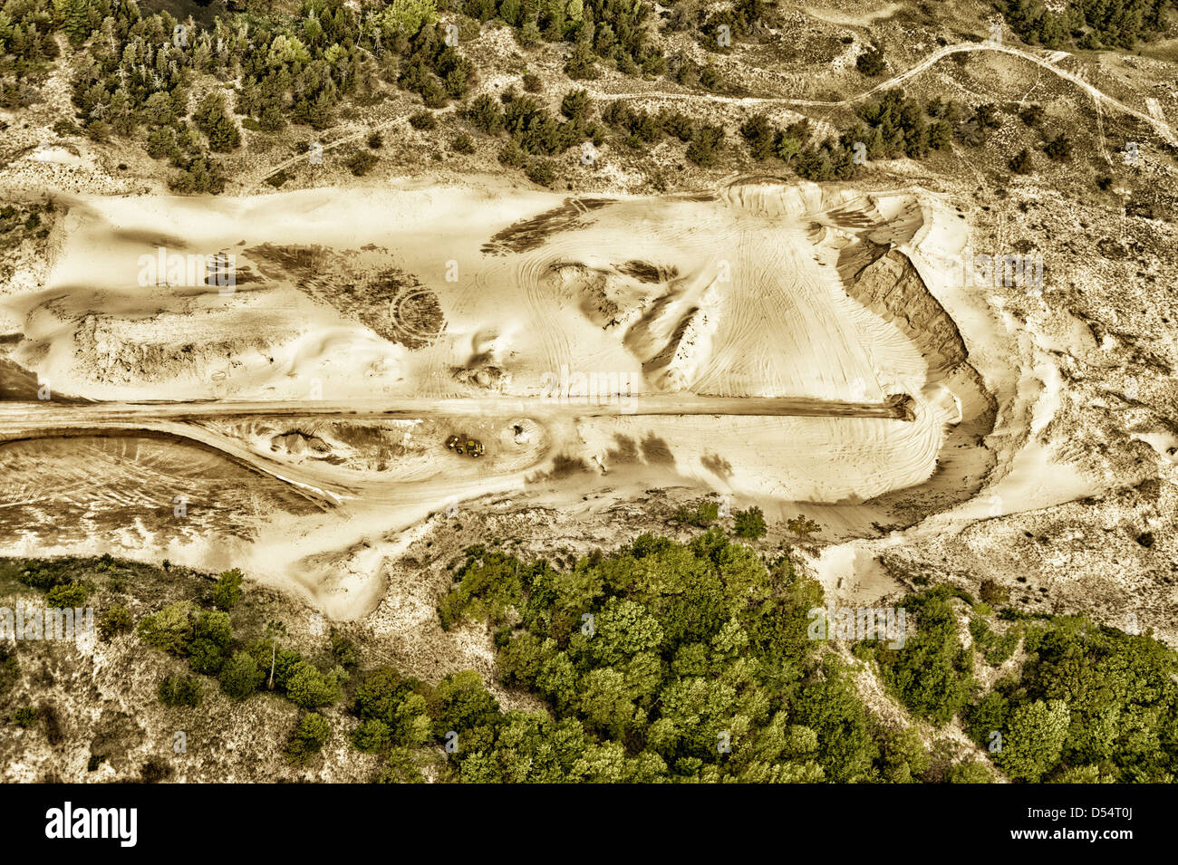 Luftaufnahme von Sand Bergbau Betrieb neben Ludington Dunes State Park in der Nähe von Ludington, Michigan, USA. Fotografie von Jeffrey Wickett, NorthLight Stockfoto