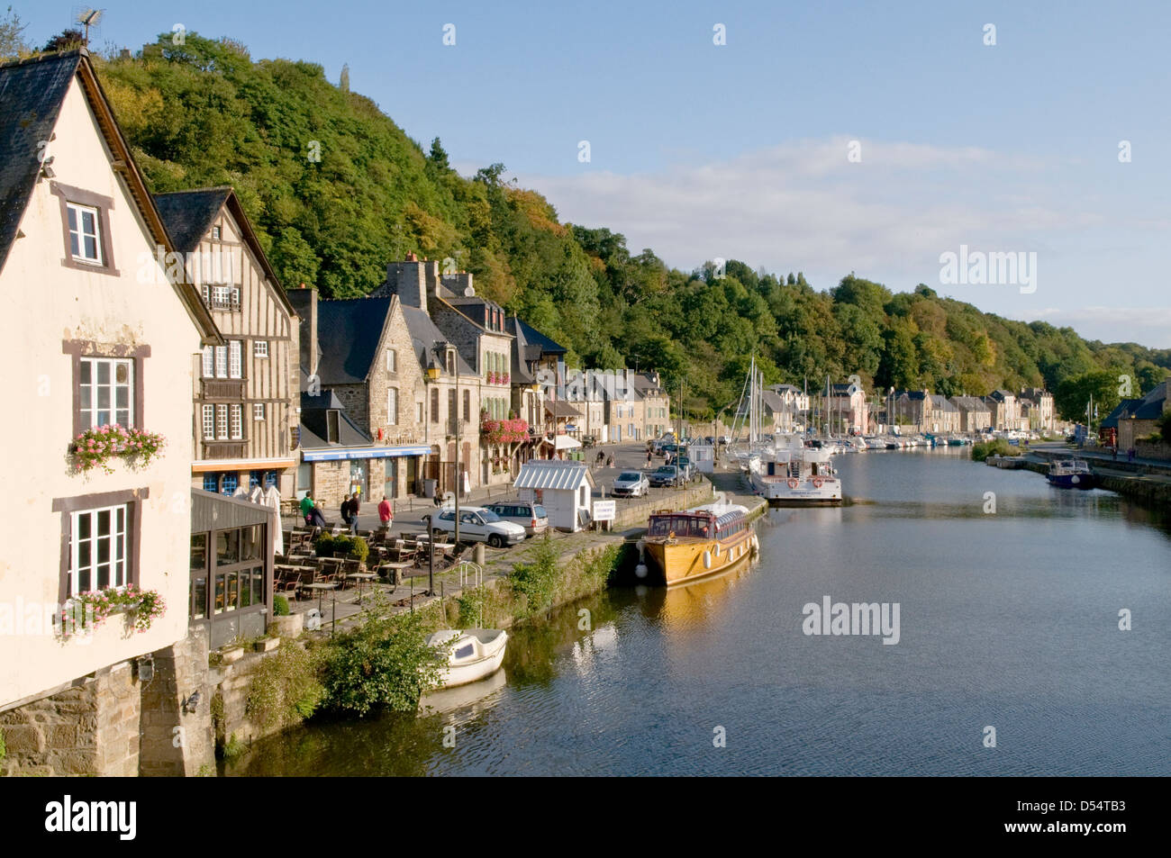 Flusses Rance am Hafen von Dinan, Bretagne, Frankreich Stockfoto