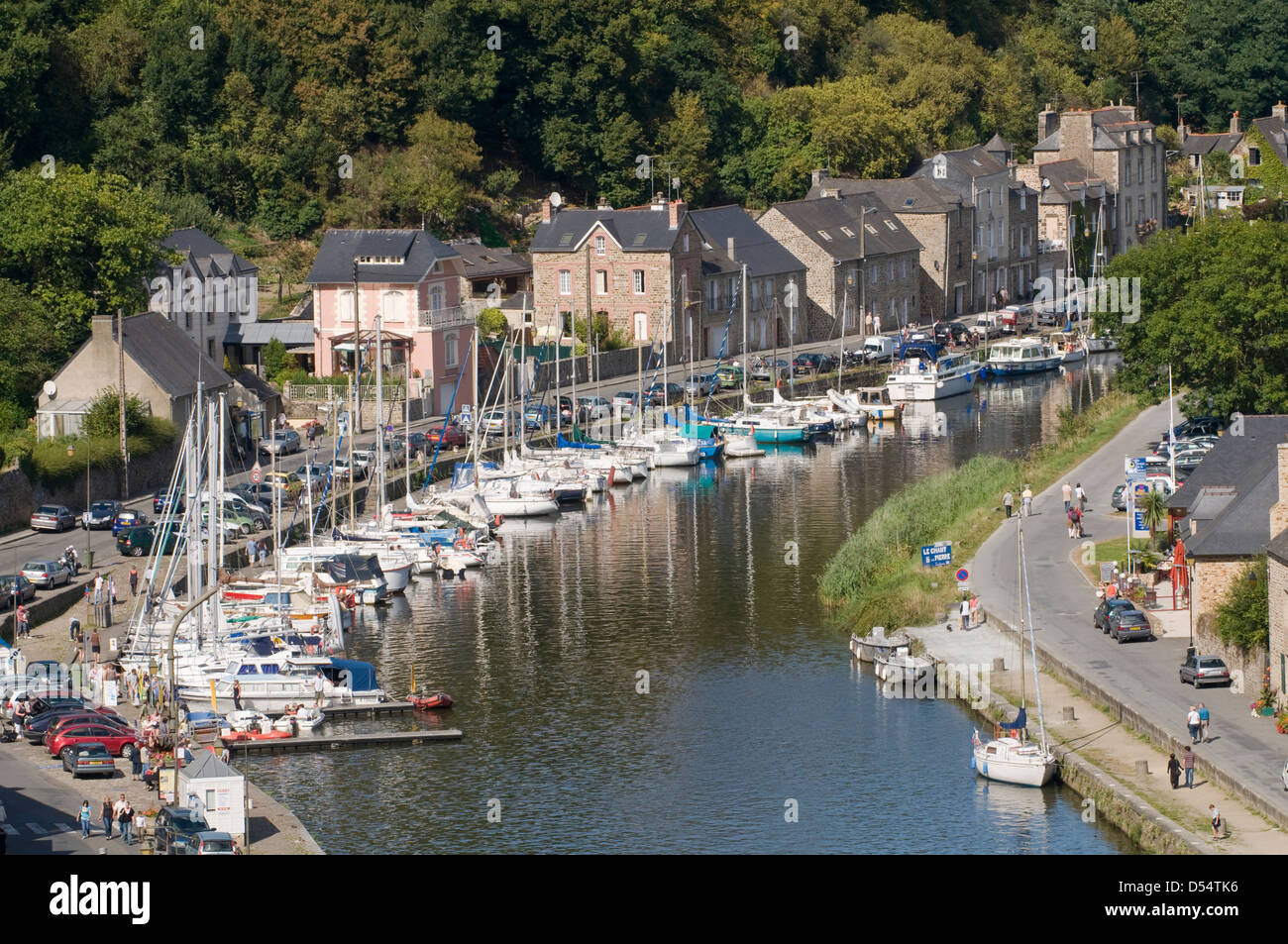 Flusses Rance am Hafen von Dinan, Bretagne, Frankreich Stockfoto