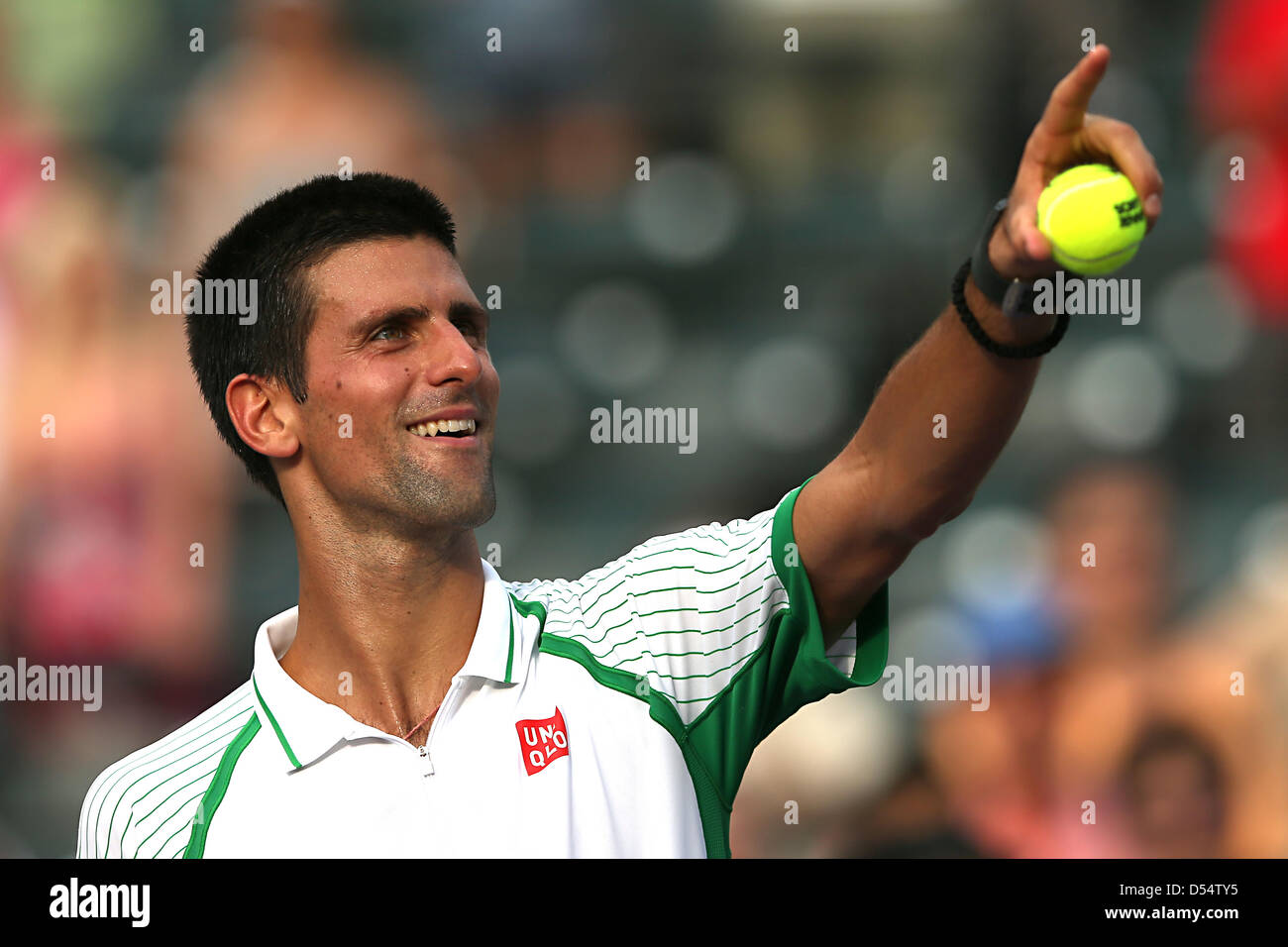 Miami, Florida, USA. 24. März 2013. Novak Djokovic Serbien verweist auf die Fans nach einem Sieg bei den Sony Open 2013. Bildnachweis: Mauricio Paiz / Alamy Live News Stockfoto