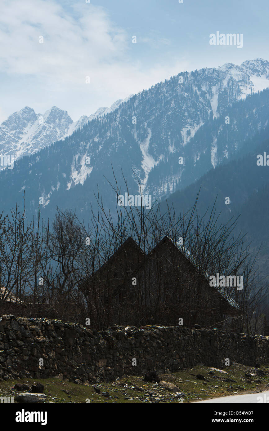 Häuser im Tal, Sonmarg, Jammu und Kaschmir, Indien Stockfoto