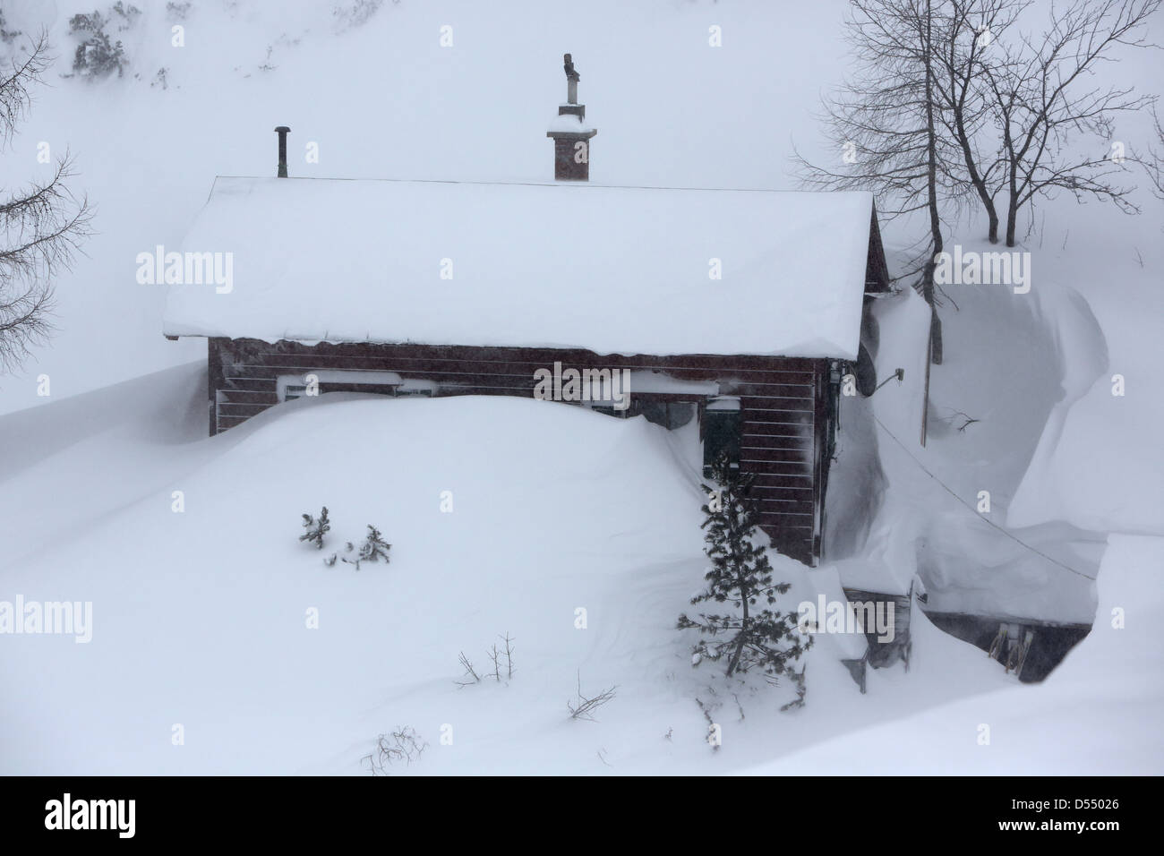 Startstelle, Österreich, schneite Holzhütte Stockfoto