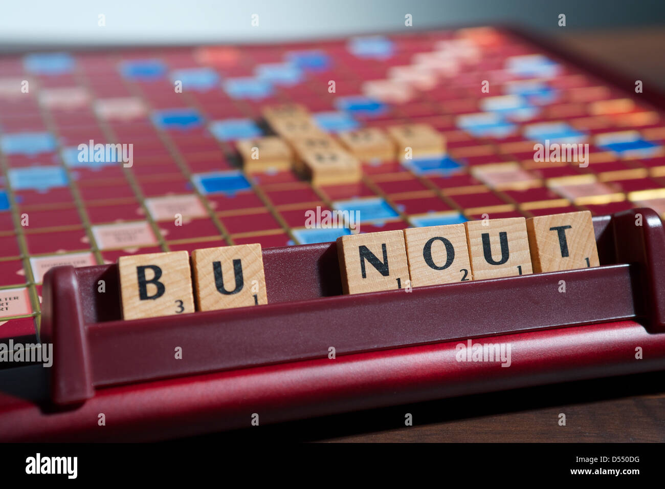 Hamburg, Deutschland, Scrabble Buchstaben bilden das Wort BU NOUT Stockfoto