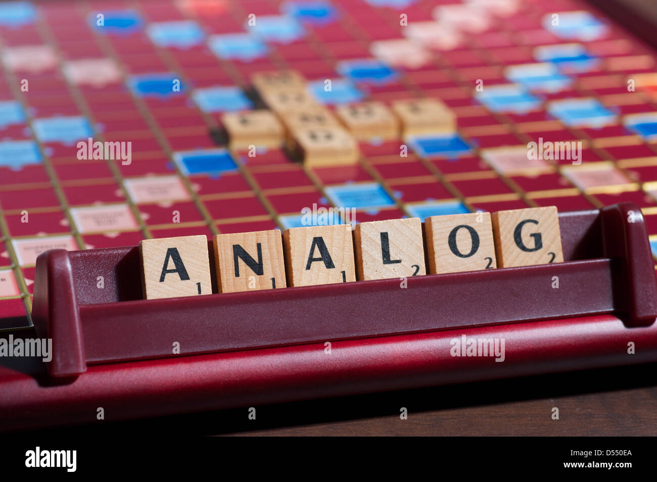 Hamburg, Deutschland, Scrabble Buchstaben bilden das Wort ANALOG Stockfoto