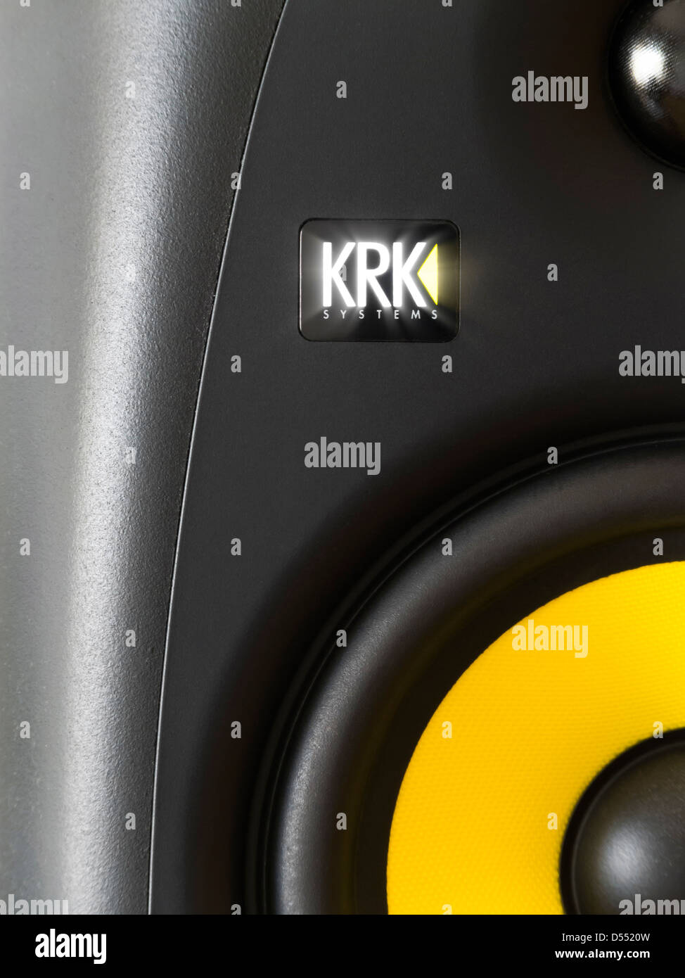 KRK Studiomonitor mit beleuchteten Logo Stockfoto