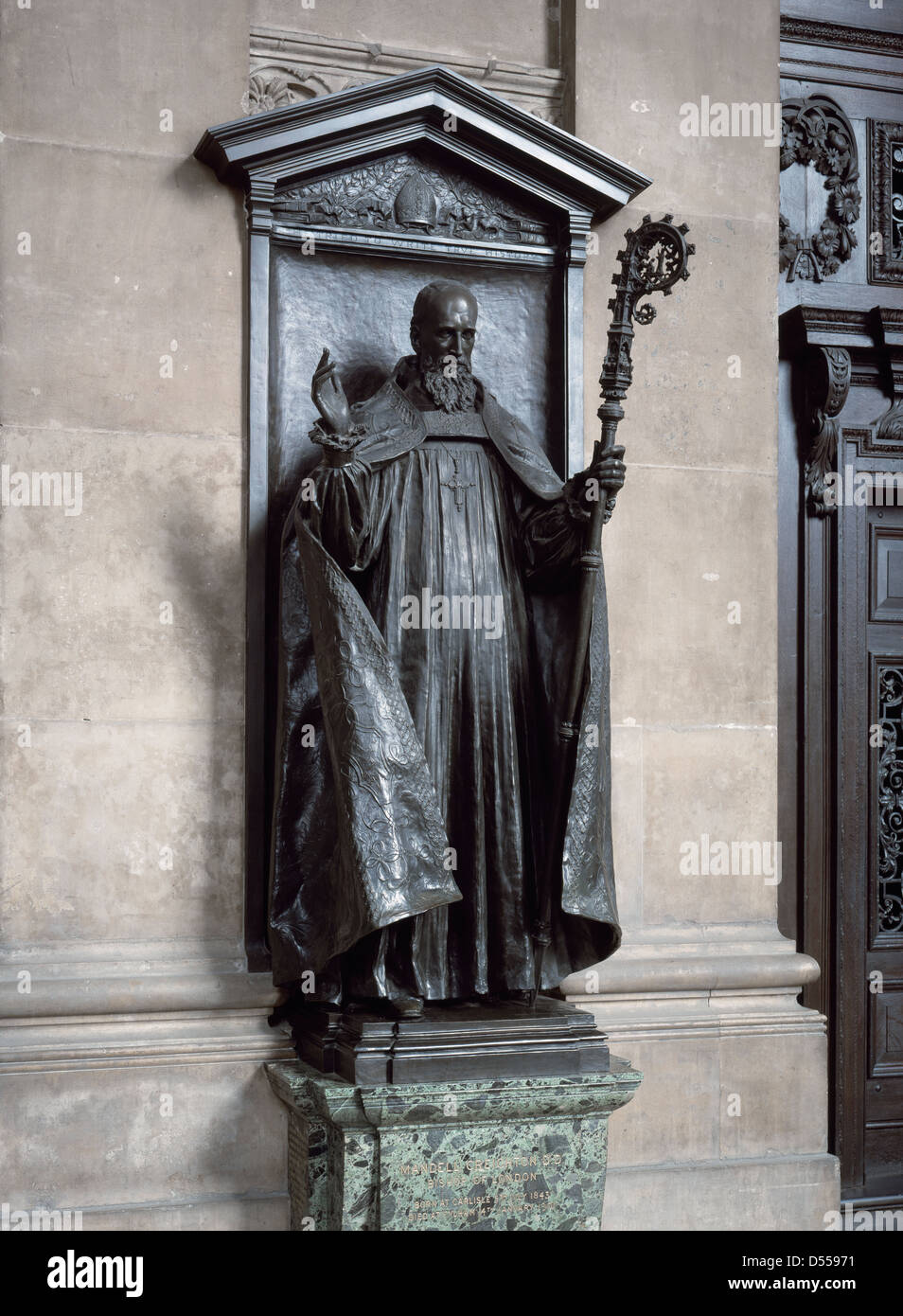 St. Pauls Cathedral, London. Bronzestatue von Mandell Creighton Stockfoto