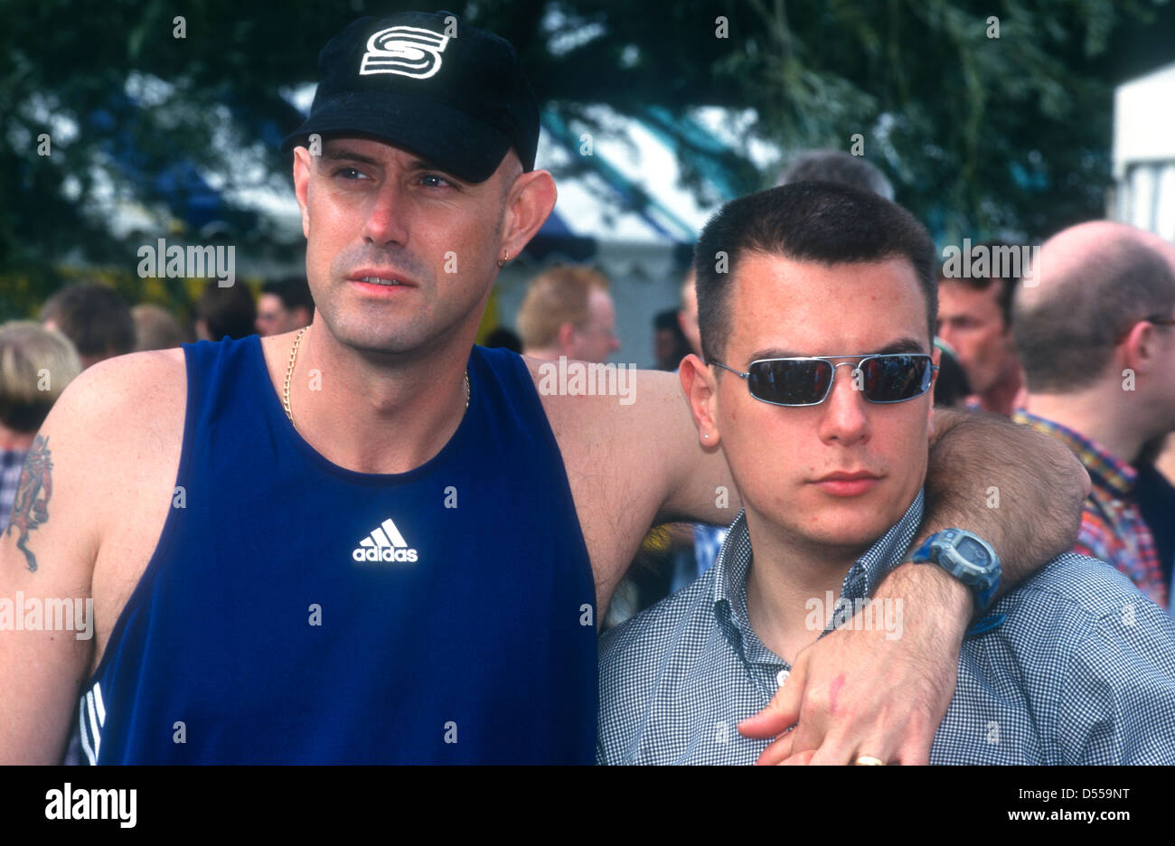 Homosexuelles Paar Mardi Gras in London, London, Großbritannien. Sommer 1999. Stockfoto