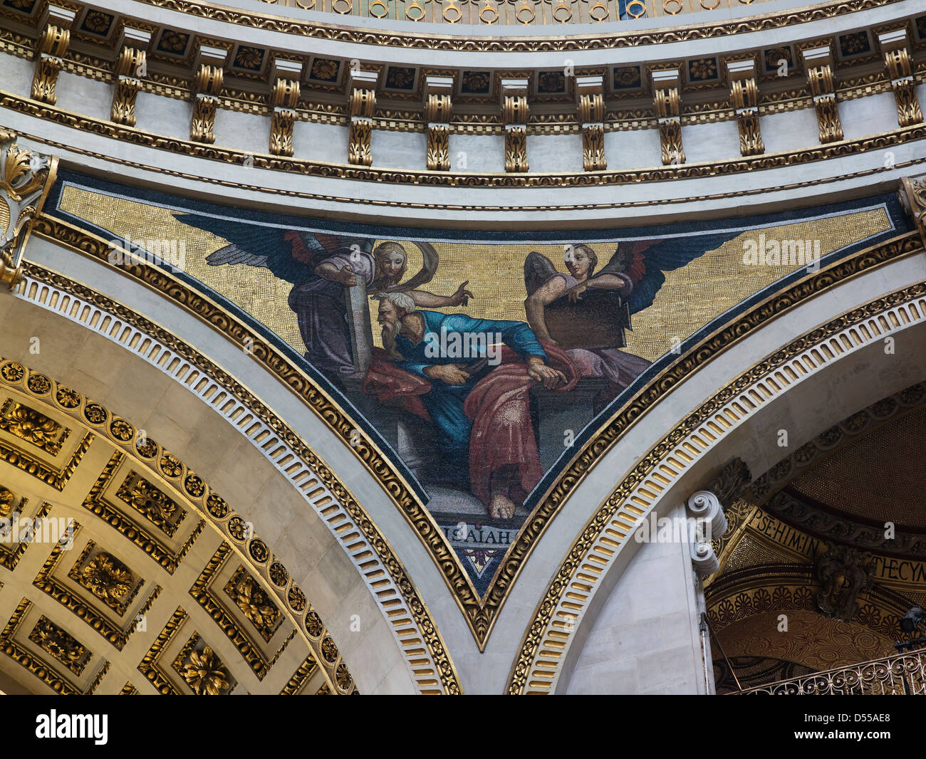 St. Pauls Cathedral, London. Mosaiken in den Zwickeln zwischen den Bögen in der Kreuzung unter der Kuppel. Prophet Jesaja Stockfoto
