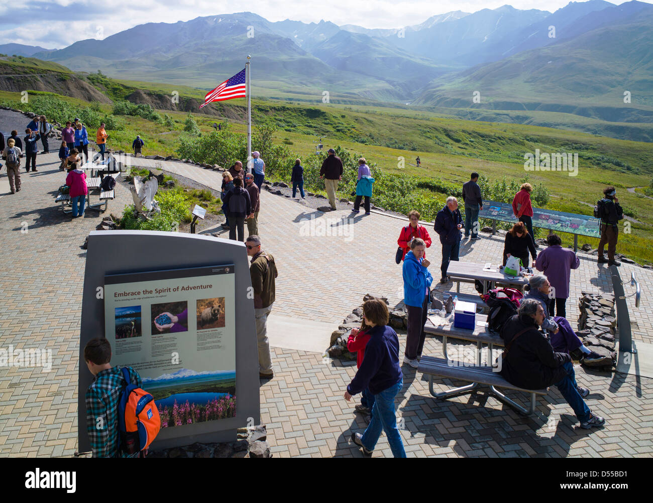 Besucher Parken und südlich von Alaska Range, Eielson Visitor Center, Denali National Park, Alaska, USA anzeigen Stockfoto