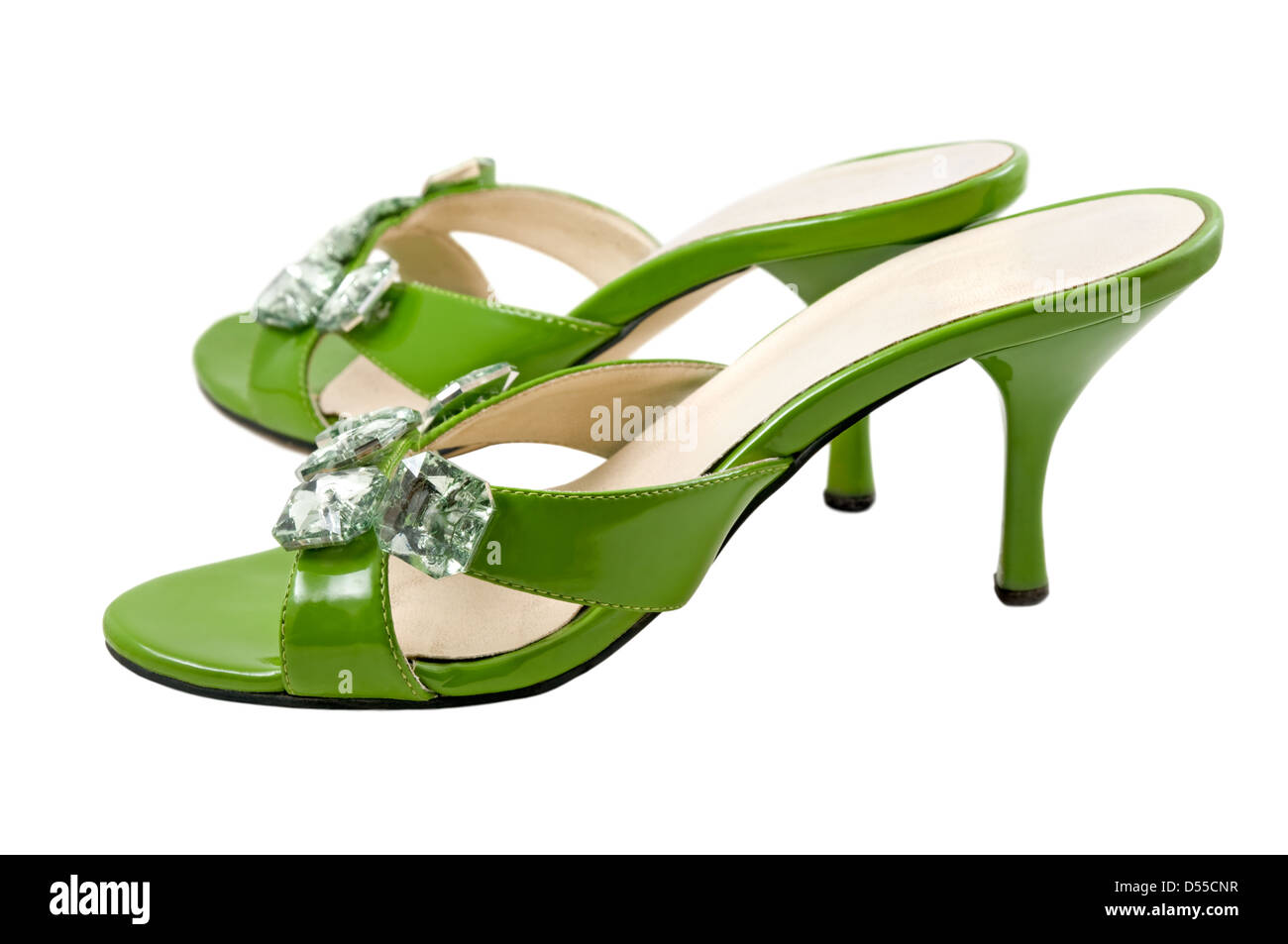 Die grünen Schuhe sind auf dem weißen Hintergrund fotografiert. Stockfoto
