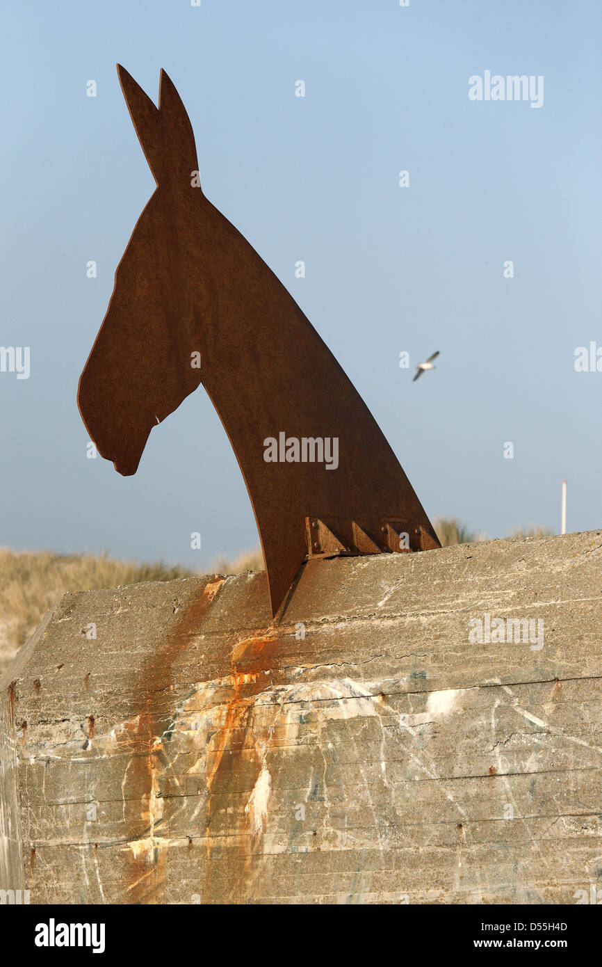 Blavand, Dänemark, Nordsee mit einer Reliquie des Hitlers Atlantikwall Stockfoto