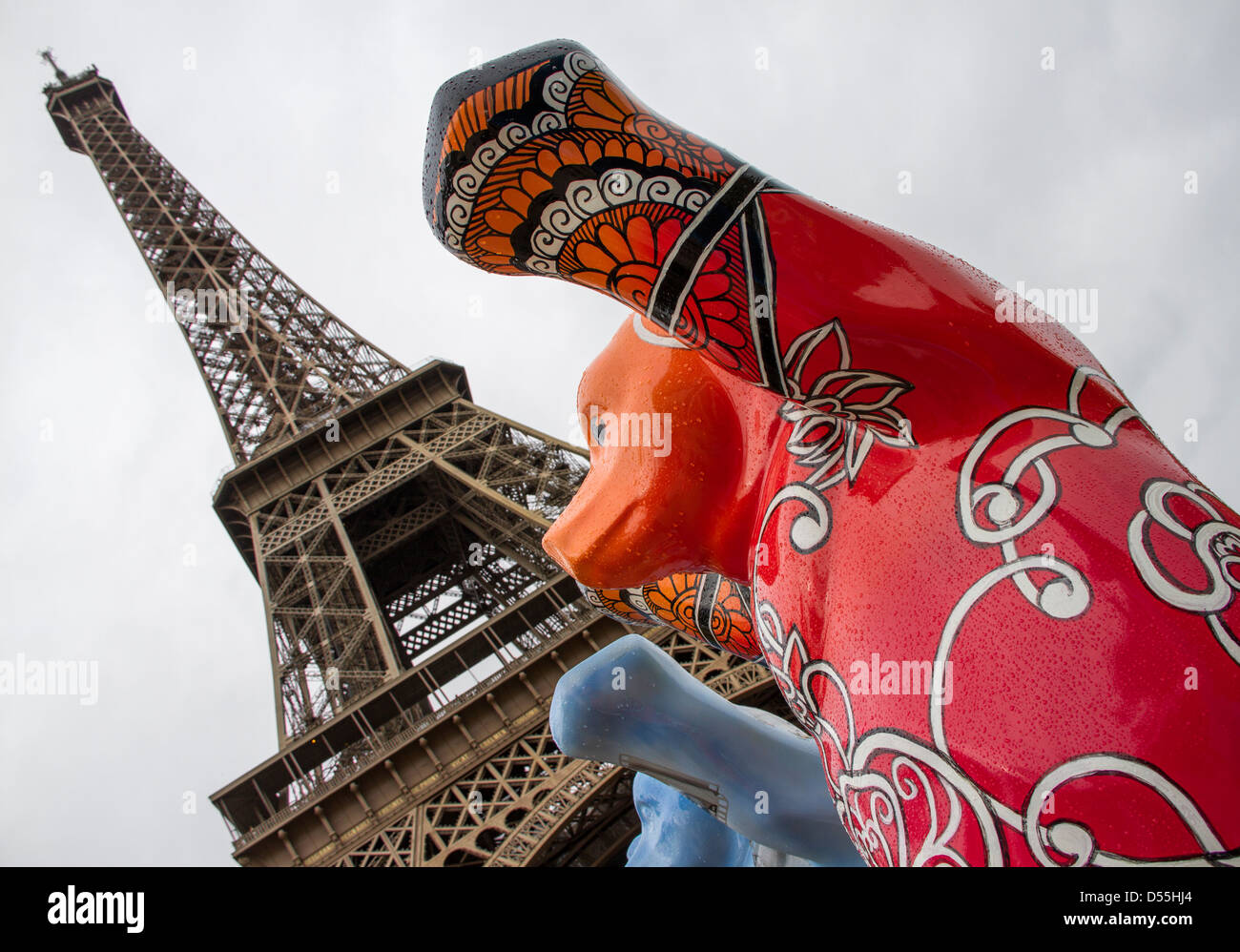 Eiffelturm und die united Buddy bears Stockfoto