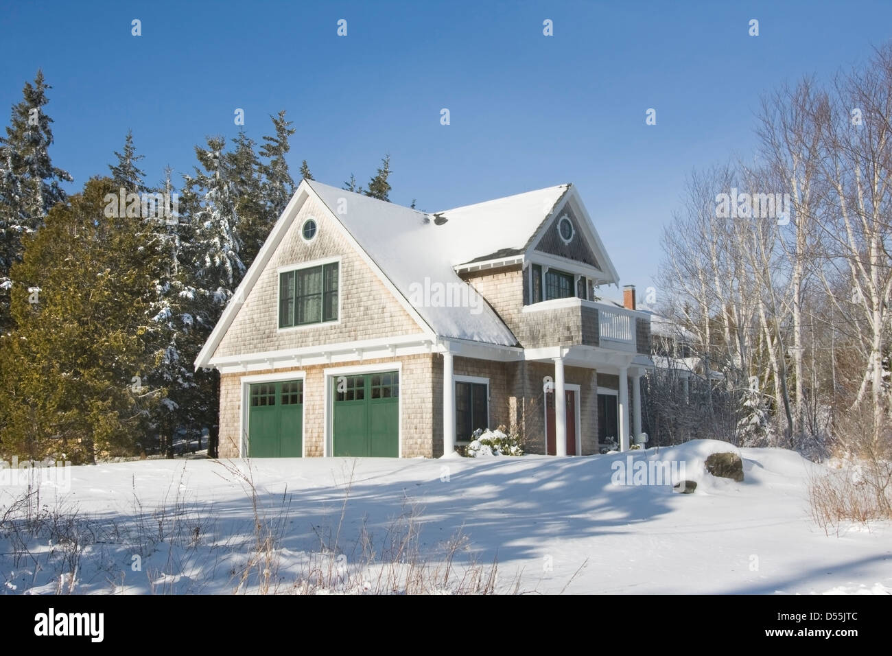 Sommer zu Hause nach einem Schneesturm in coastal Maine. Stockfoto
