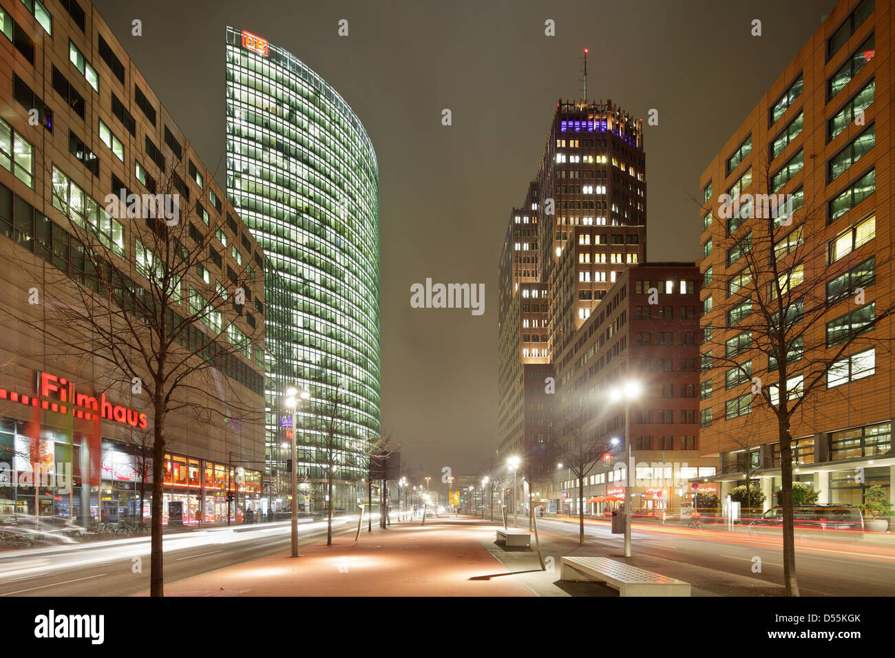 Berlin, Deutschland, Nachtbeleuchtung, Potsdamer Straße Stockfoto