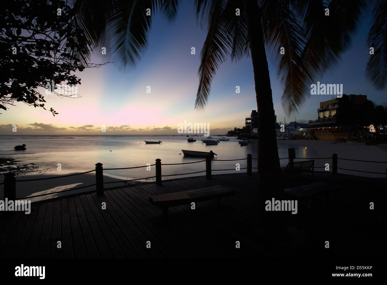 St. Lawrence Gap, Barbados, nach der St.-Lawrence-Bucht in der Abendsonne Stockfoto